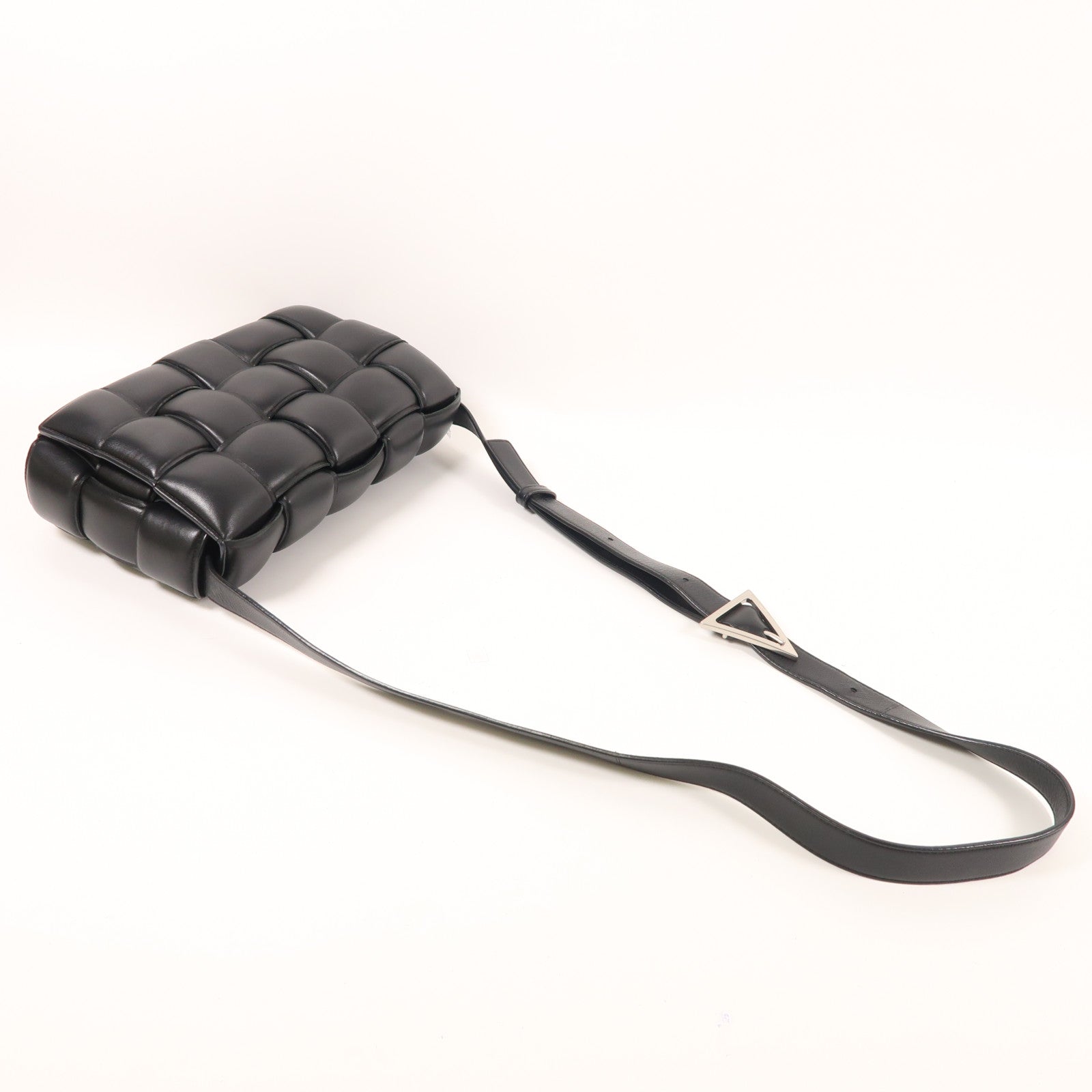 BOTTEGA VENETA 羊皮皮革Padded Cassette銀扣肩背袋