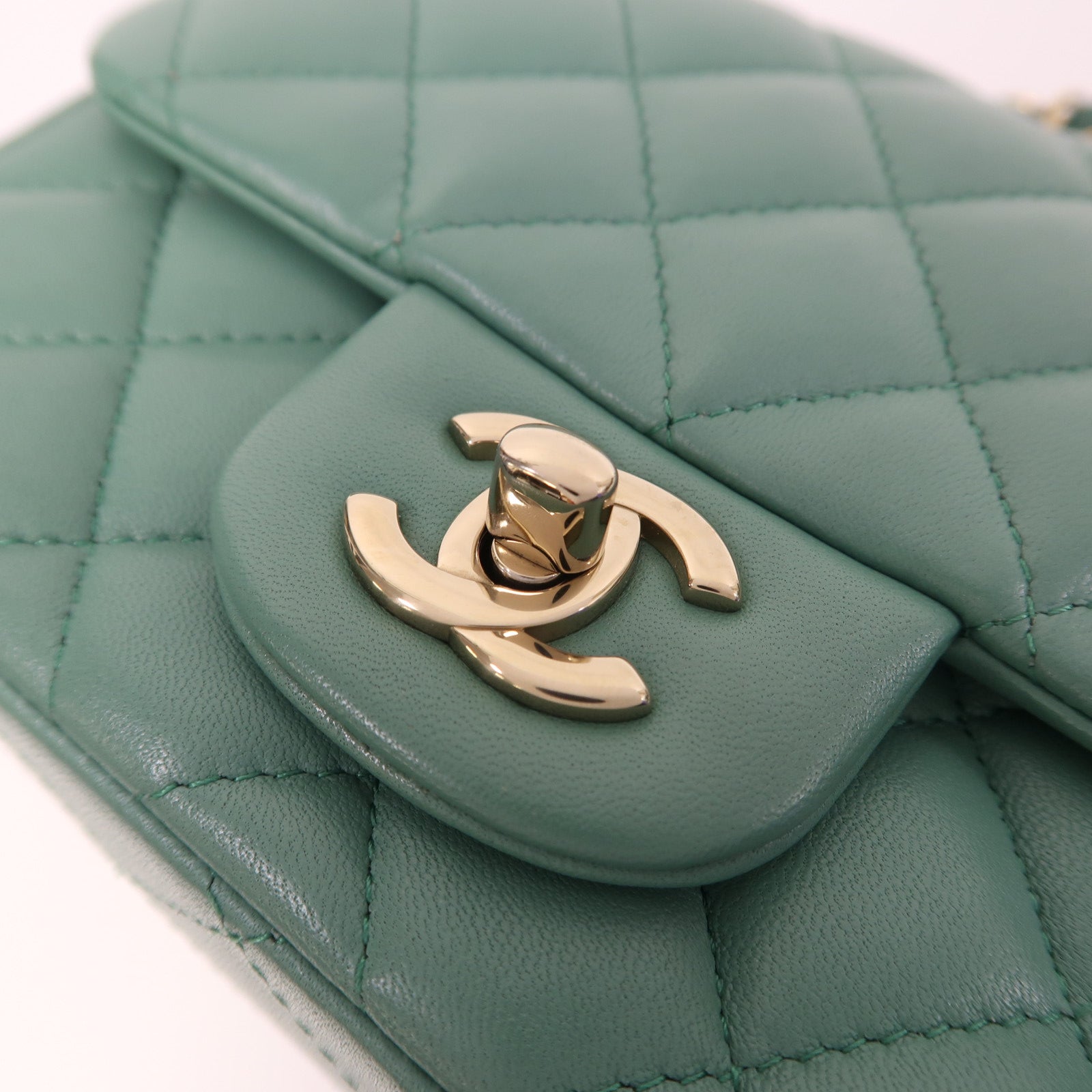 CHANEL 【激減優惠】菱格羊皮皮革Mini Classic 17金扣肩背袋綠色