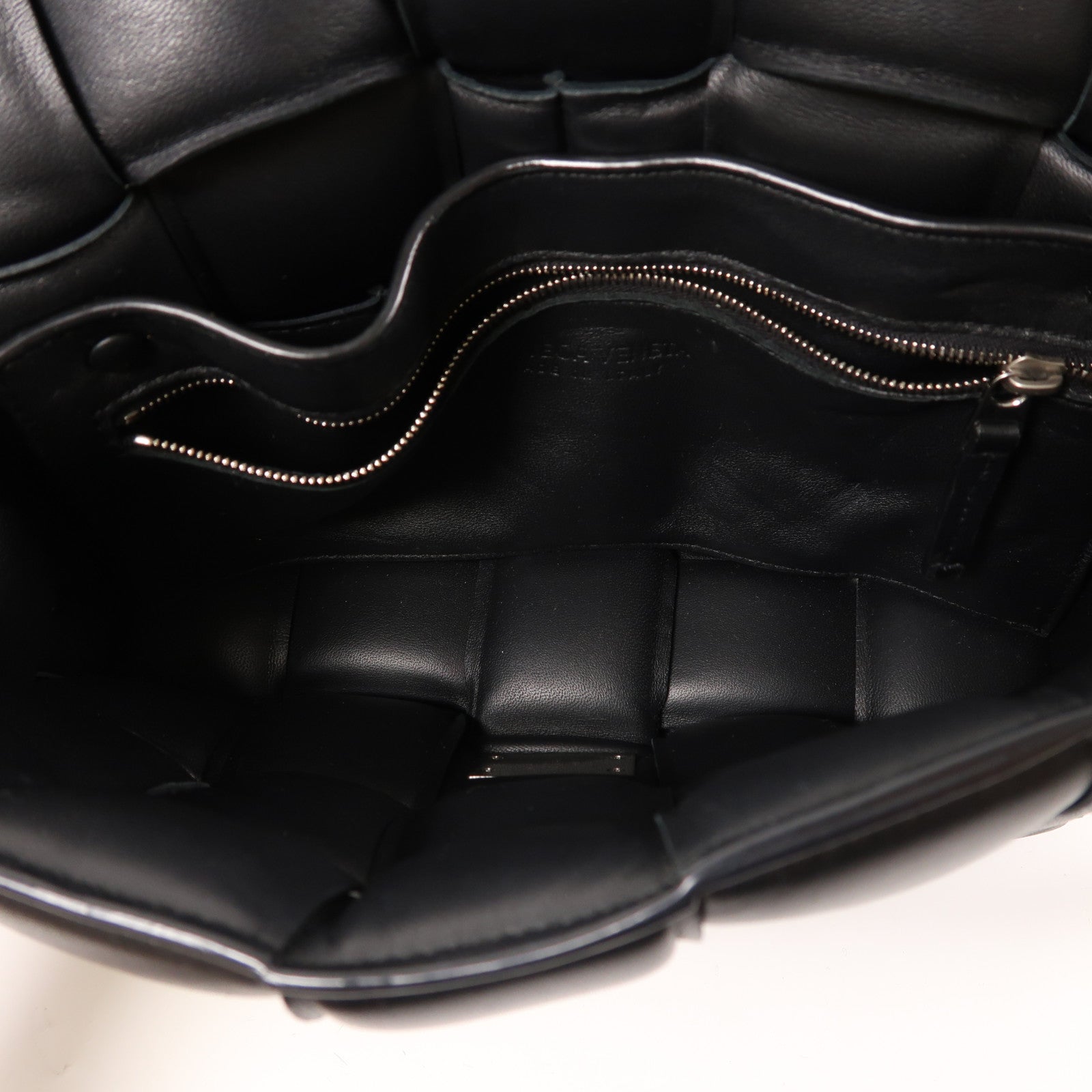 BOTTEGA VENETA 羊皮皮革Padded Cassette銀扣肩背袋