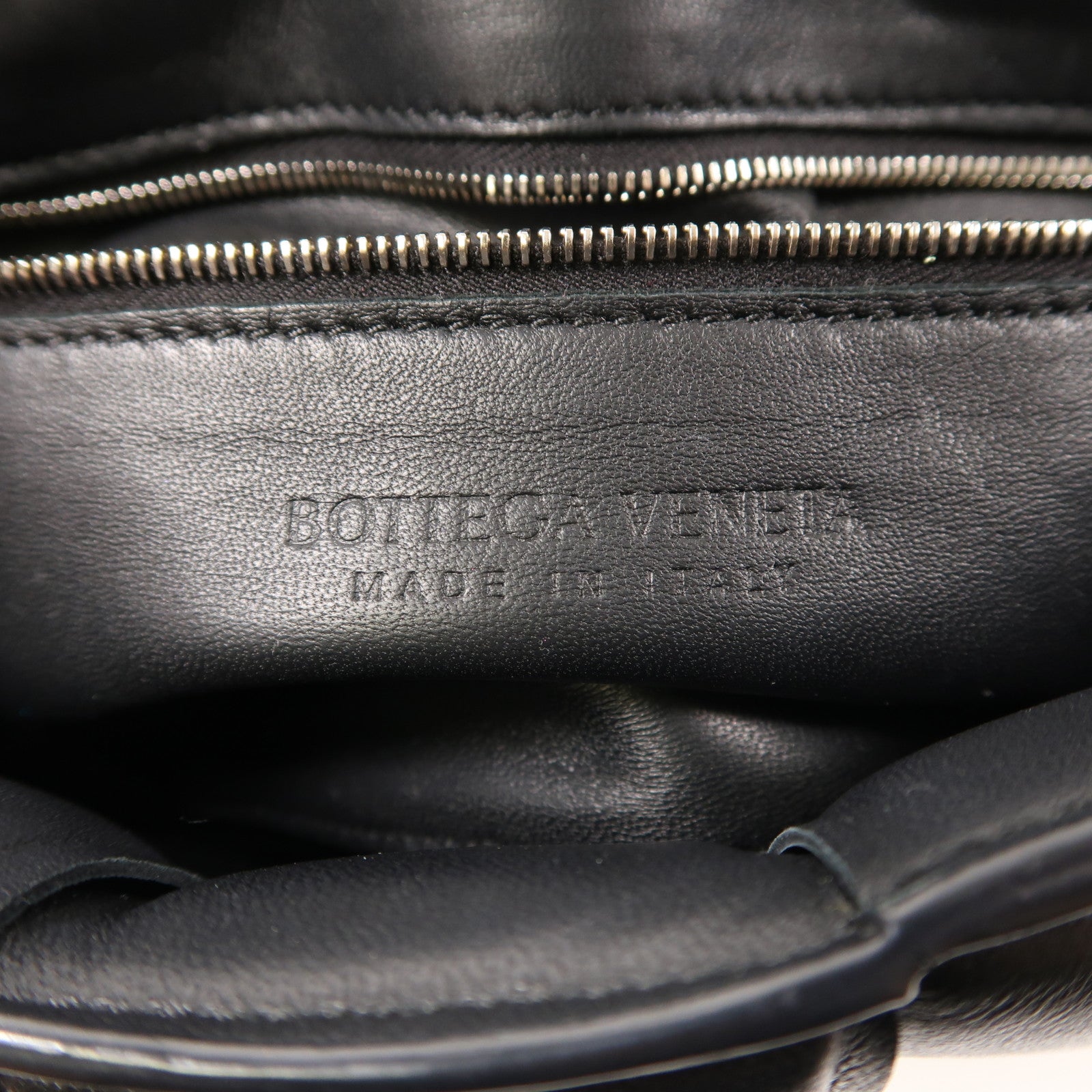 BOTTEGA VENETA 羊皮皮革Padded Cassette銀扣肩背袋