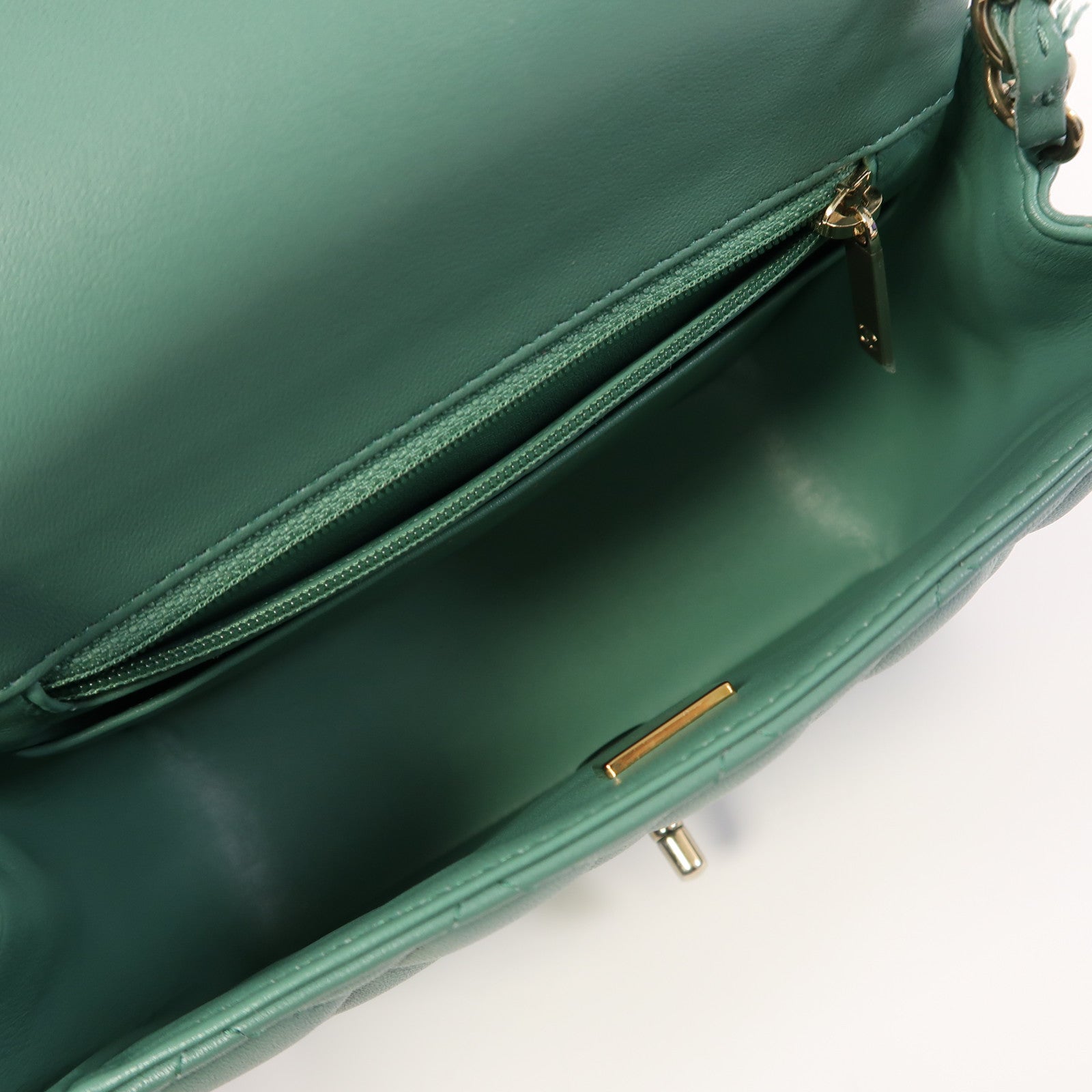 CHANEL 【激減優惠】菱格羊皮皮革Mini Classic 17金扣肩背袋綠色