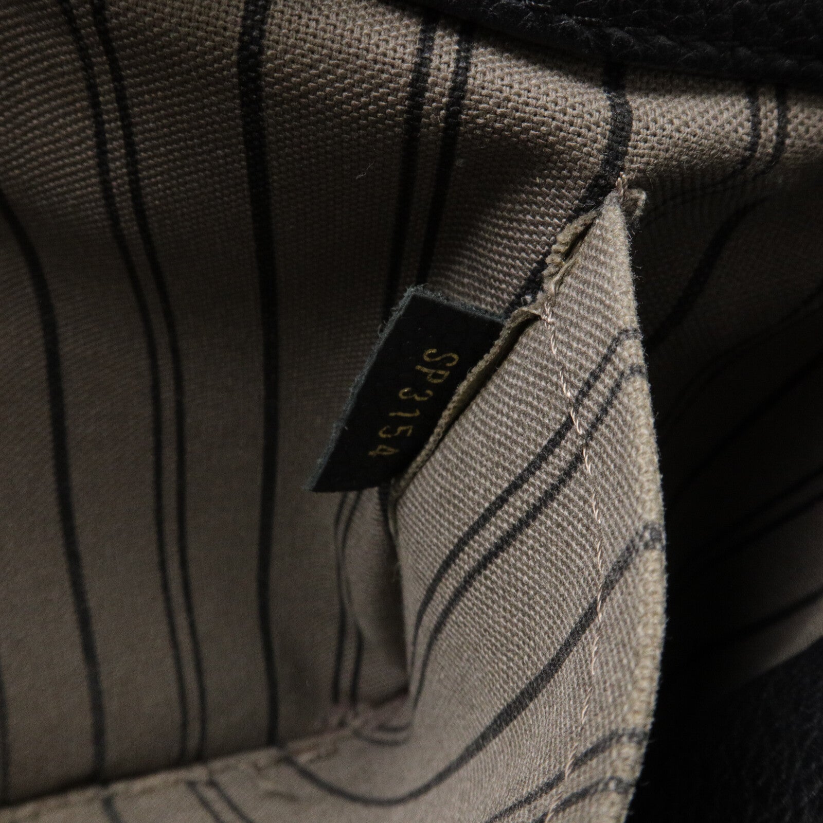 LOUIS VUITTON Monogram Empreinte Montaigne MM手挽肩背兩用袋