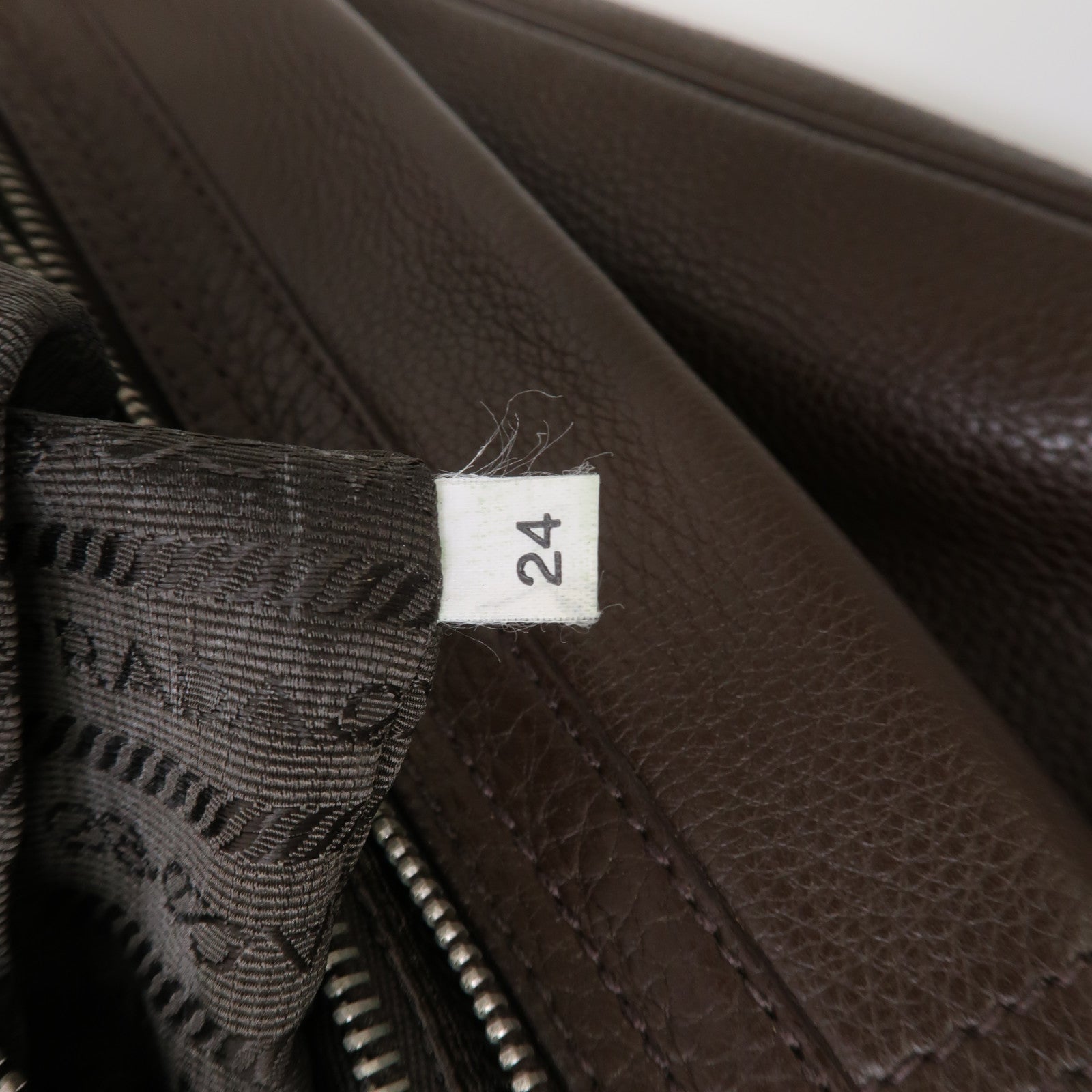 PRADA 牛皮皮革Ring Handle Bag銀扣手挽袋啡色