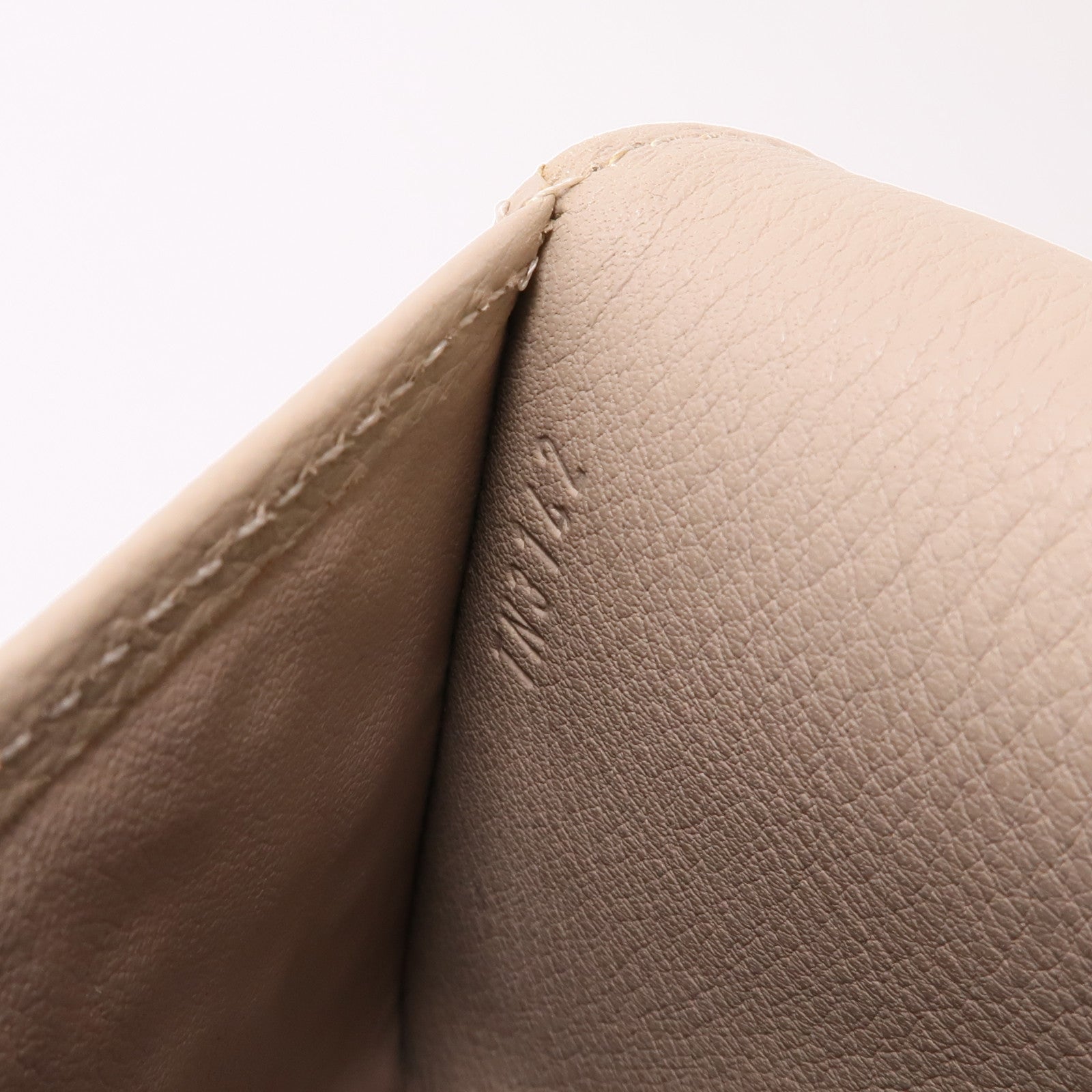 LOUIS VUITTON 【激減優惠】Monogram Mahina Amelia Coquille Long Wallet金扣長錢包米色