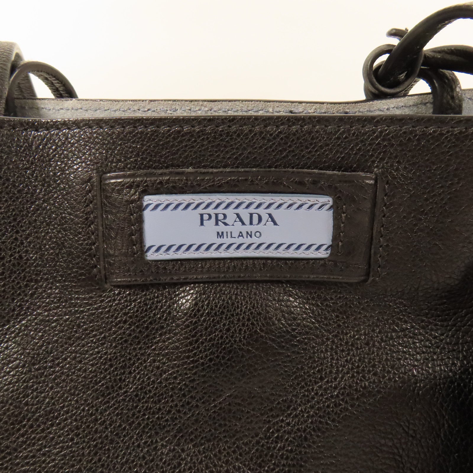 PRADA 牛皮皮革Etiquette銀扣肩背袋
