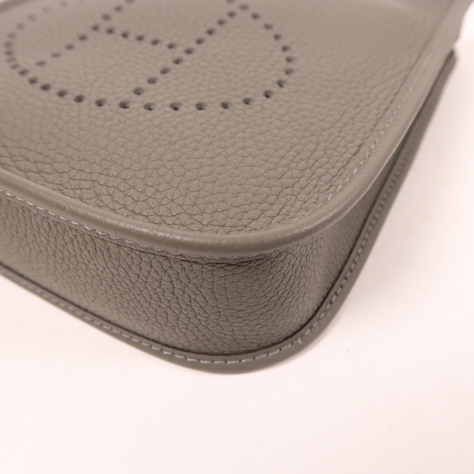 HERMES Clemence皮革Evelyne TPM金扣肩背袋Gris Meyer