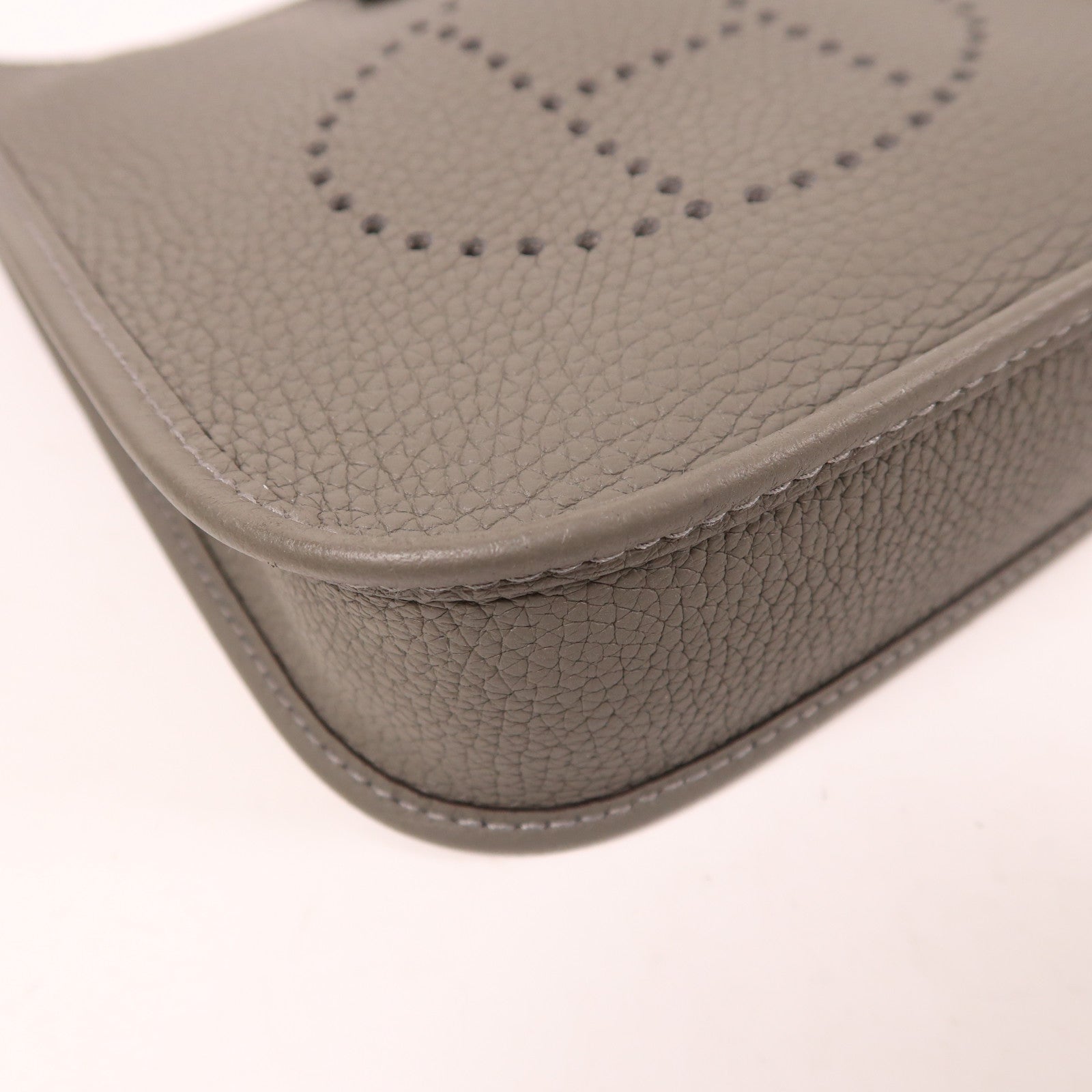 HERMES Clemence皮革Evelyne TPM金扣肩背袋Gris Meyer