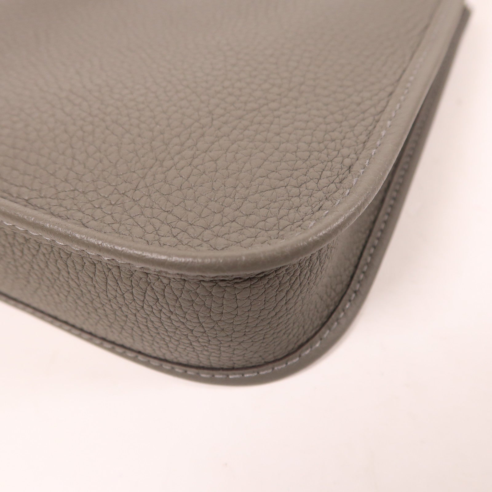 HERMES Clemence皮革Evelyne TPM金扣肩背袋Gris Meyer