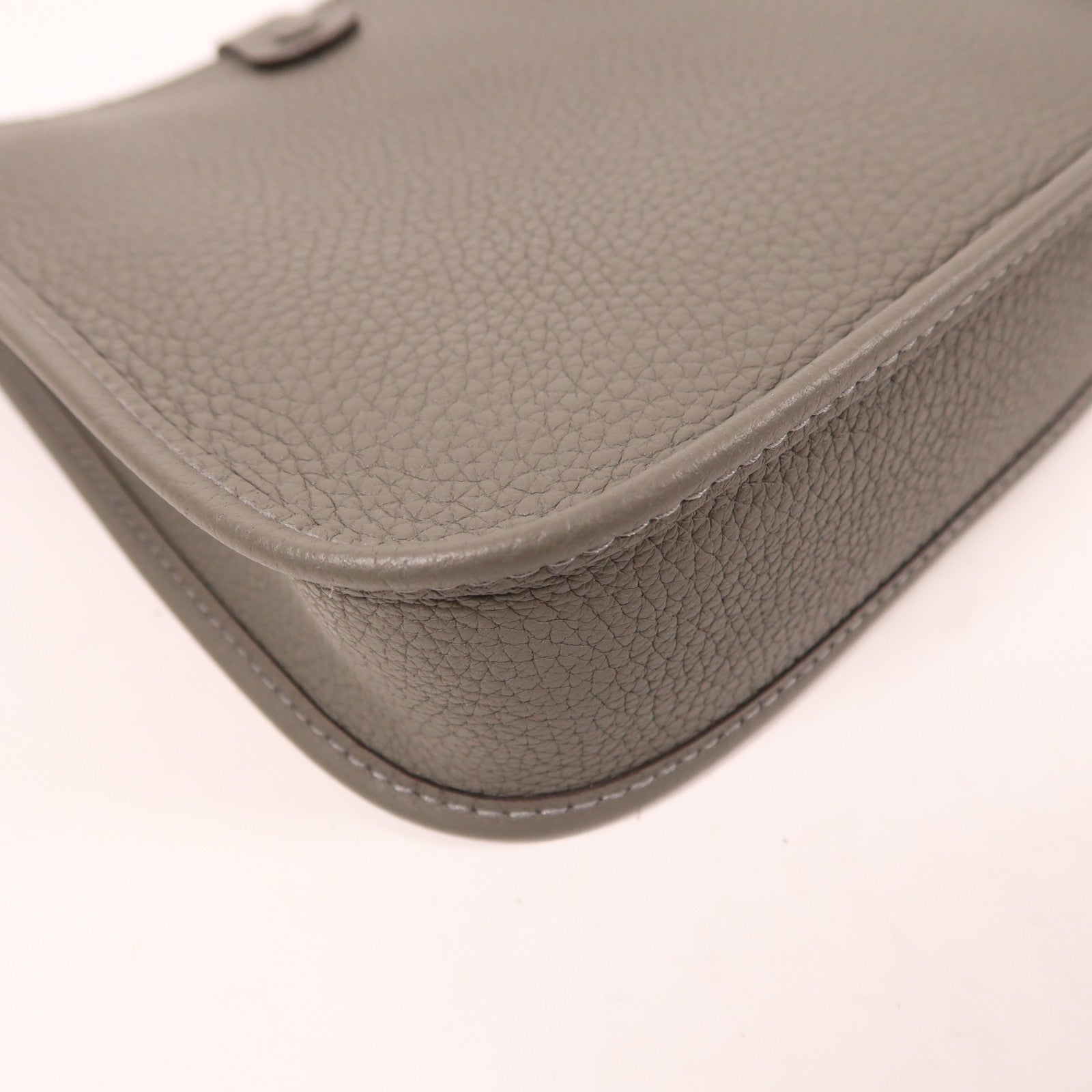 HERMES Clemence皮革Evelyne TPM金扣肩背袋Gris Meyer