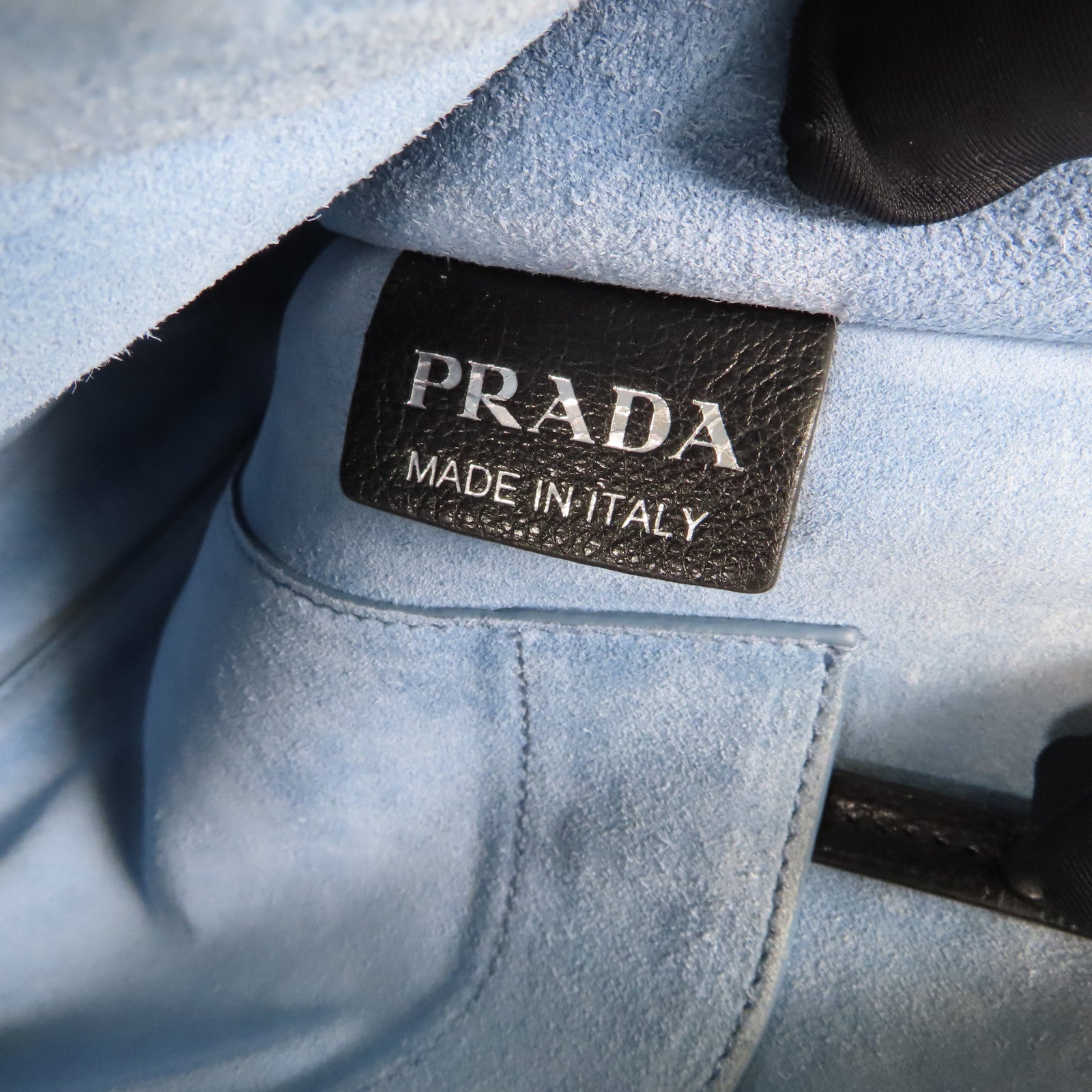 PRADA 牛皮皮革Etiquette銀扣肩背袋