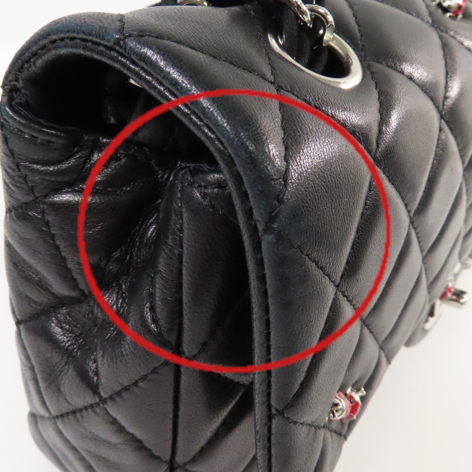CHANEL 菱格羊皮皮革Medium Ladybug Classic Chain Shoulder Bag銀扣鏈帶肩背袋黑色