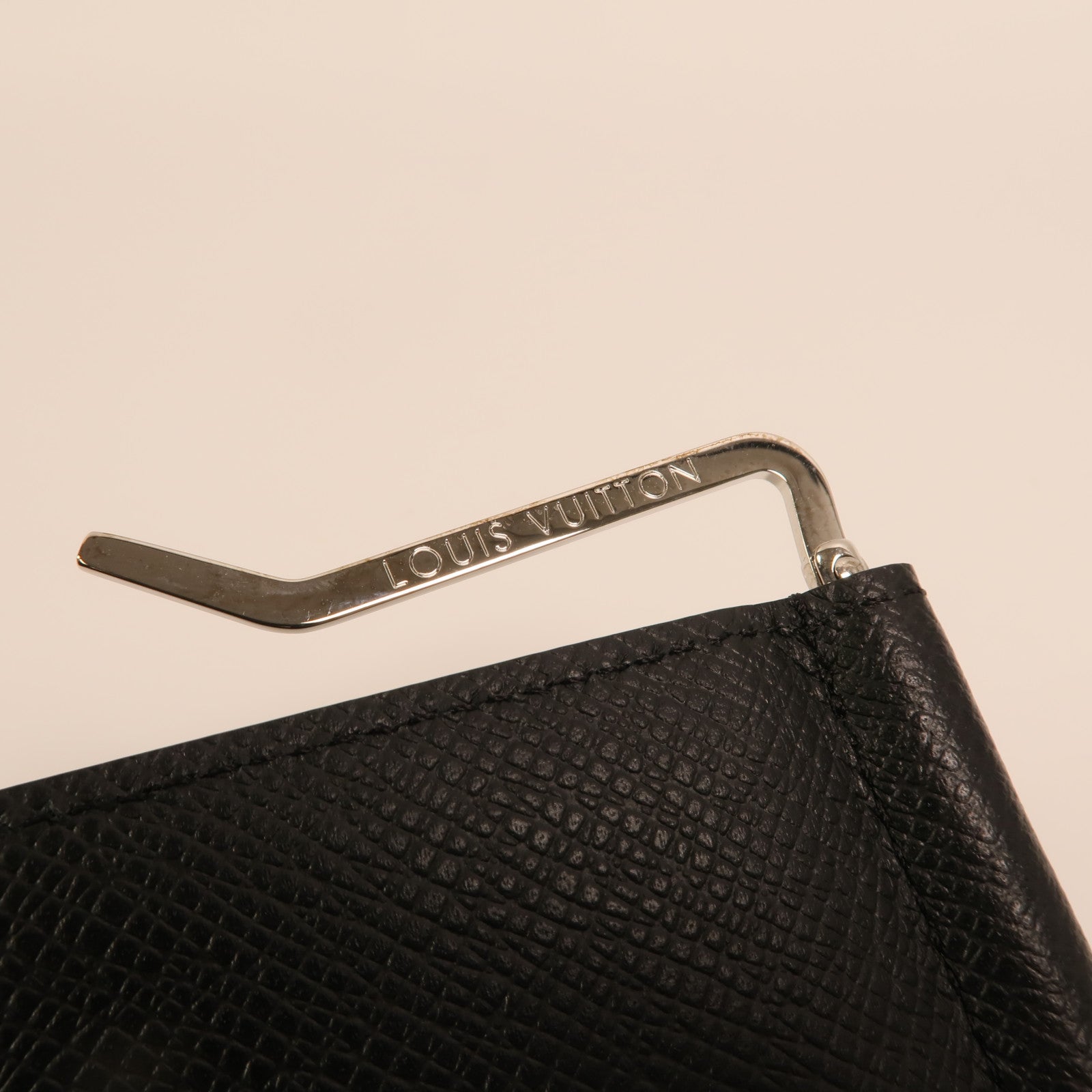 LOUIS VUITTON Taiga Portefeuille Pince Money Clip銀扣卡片套
