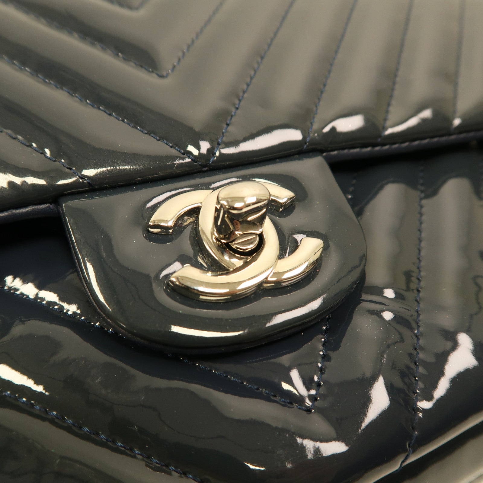 CHANEL 漆皮皮革Classic 25銀扣鏈帶肩背袋灰藍色