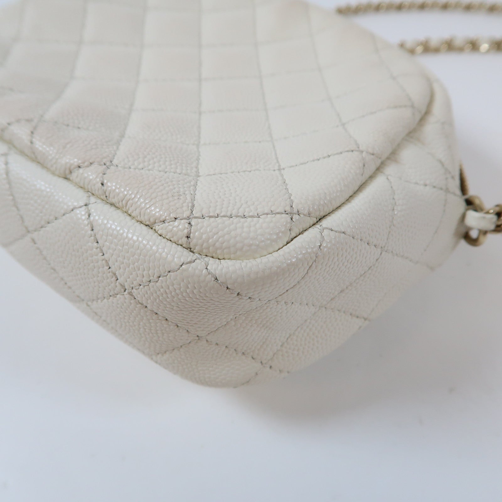CHANEL 【激減優惠】菱格Caviar皮革CC Day Camera Case金扣鏈帶肩背袋白色