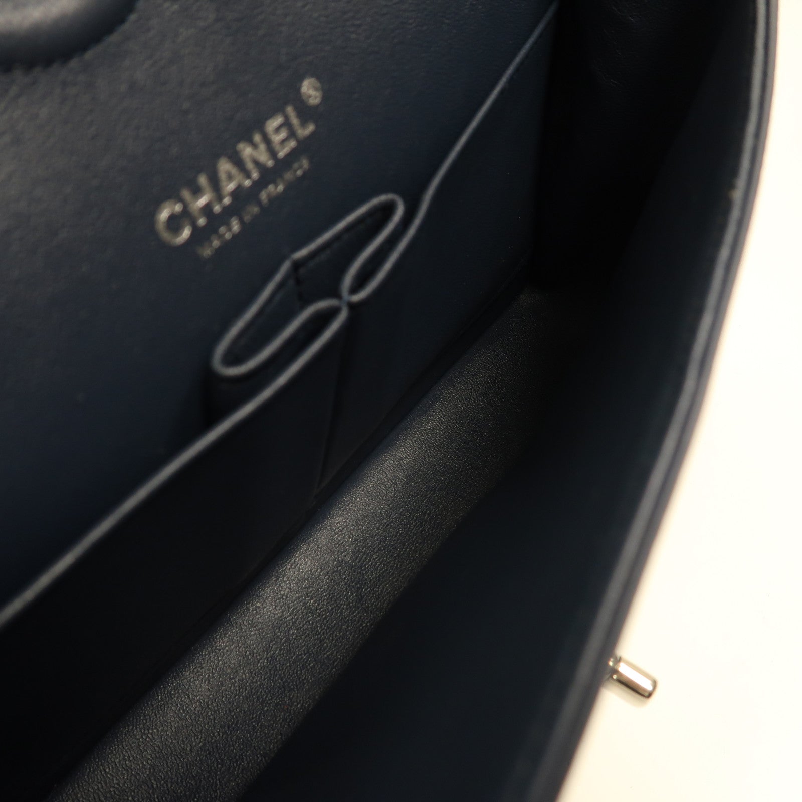 CHANEL 漆皮皮革Classic 25銀扣鏈帶肩背袋灰藍色