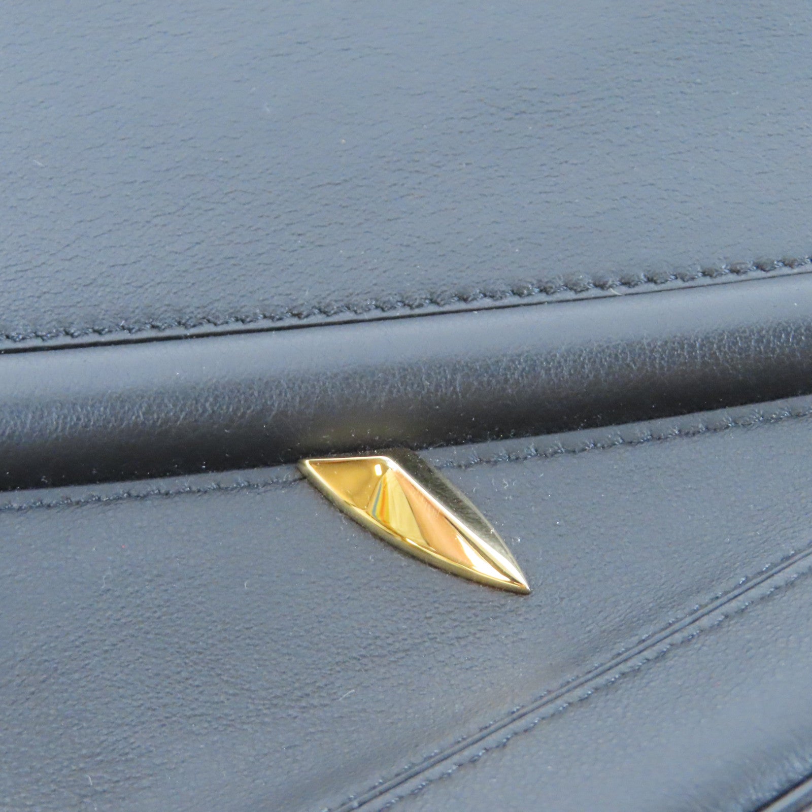 FENDI 牛皮皮革Clutch Bag金扣手拿包黑色
