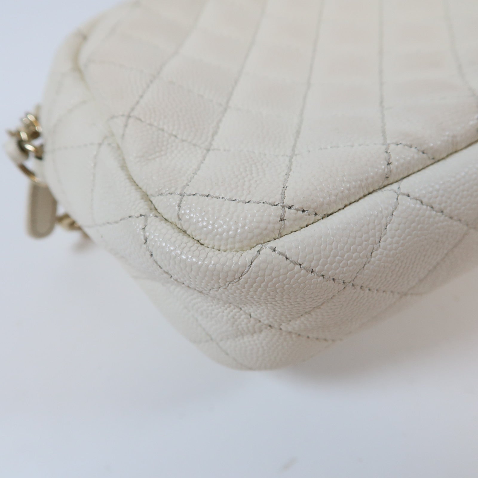CHANEL 【激減優惠】菱格Caviar皮革CC Day Camera Case金扣鏈帶肩背袋白色