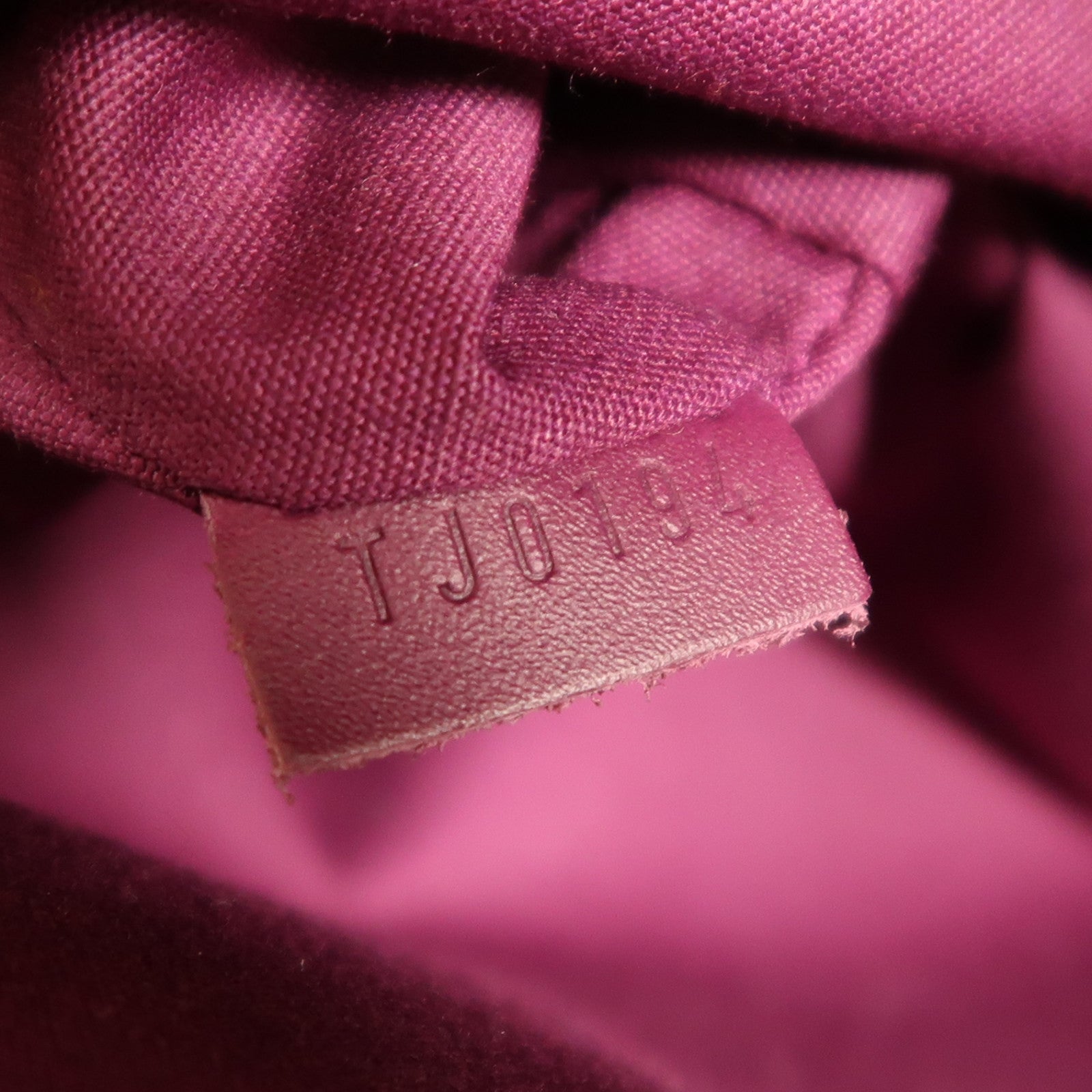 LOUIS VUITTON Vernis Virginia MM金扣鏈帶肩背袋