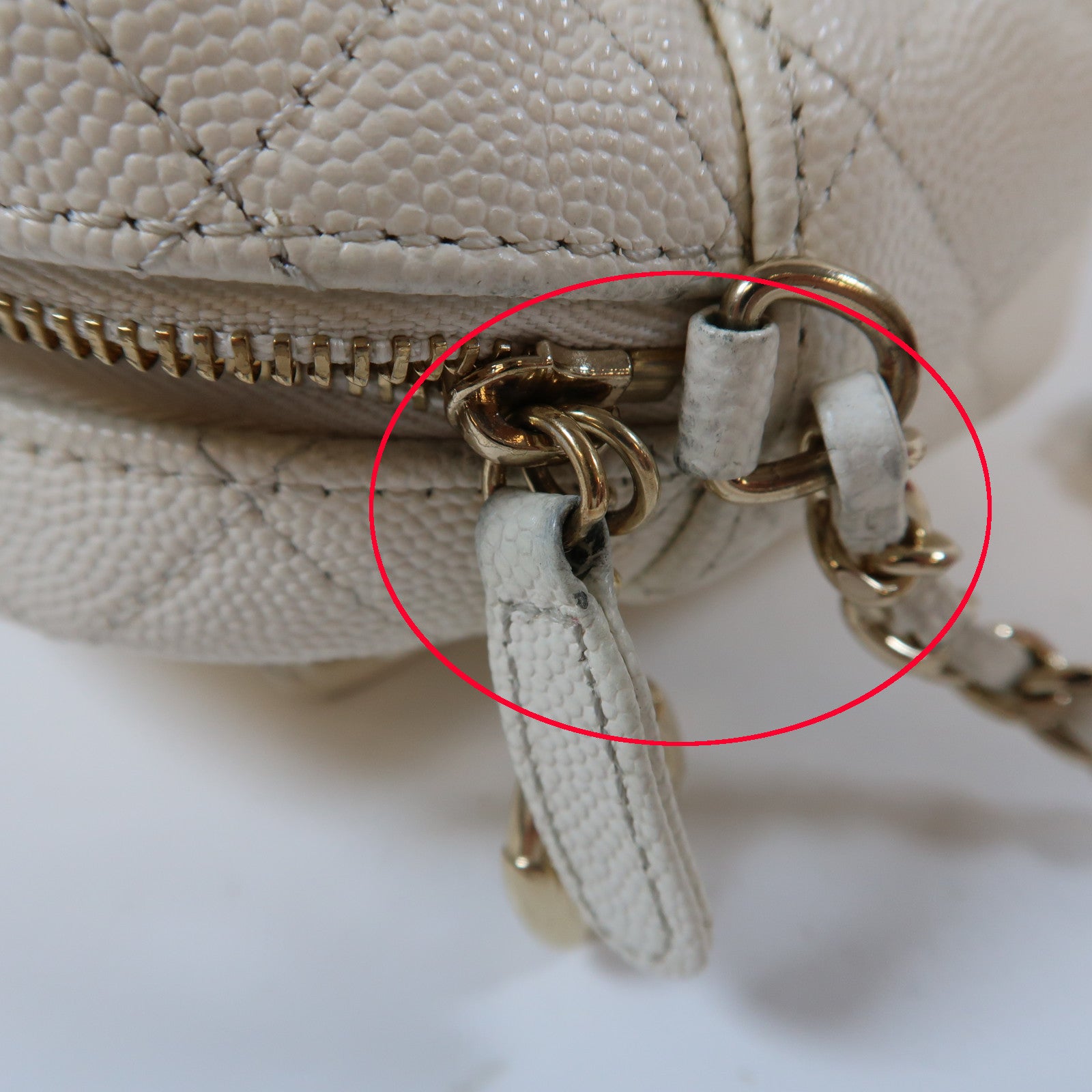 CHANEL 【激減優惠】菱格Caviar皮革CC Day Camera Case金扣鏈帶肩背袋白色