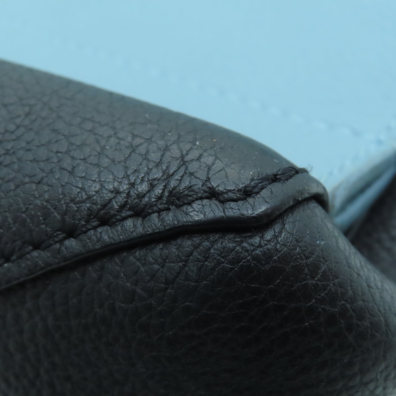 LOUIS VUITTON 牛皮皮革Lockme ll银扣肩背袋蓝色