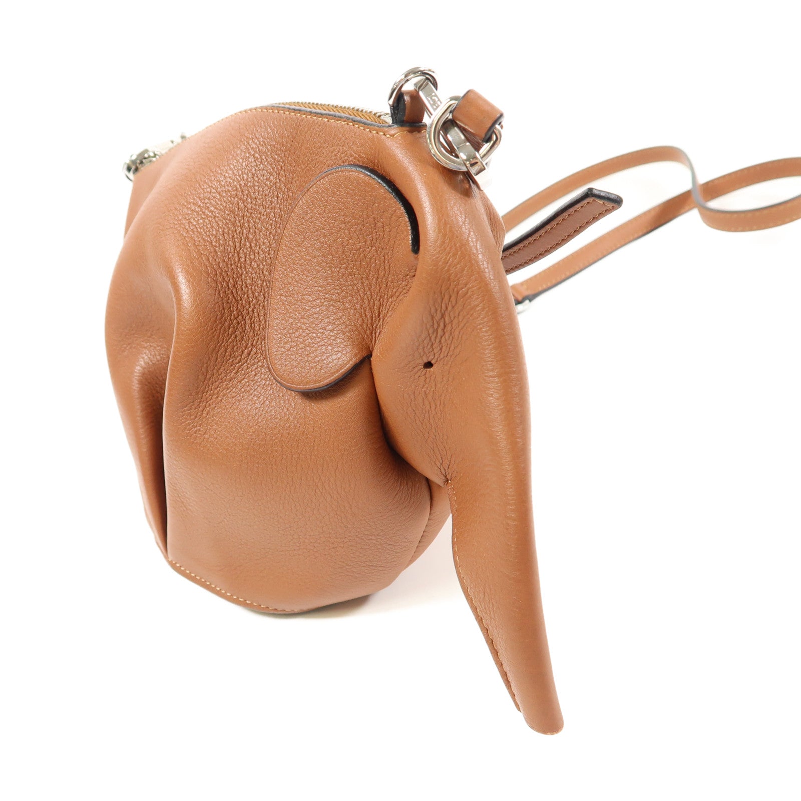 LOEWE 牛皮皮革Elephant Bag銀扣肩背袋