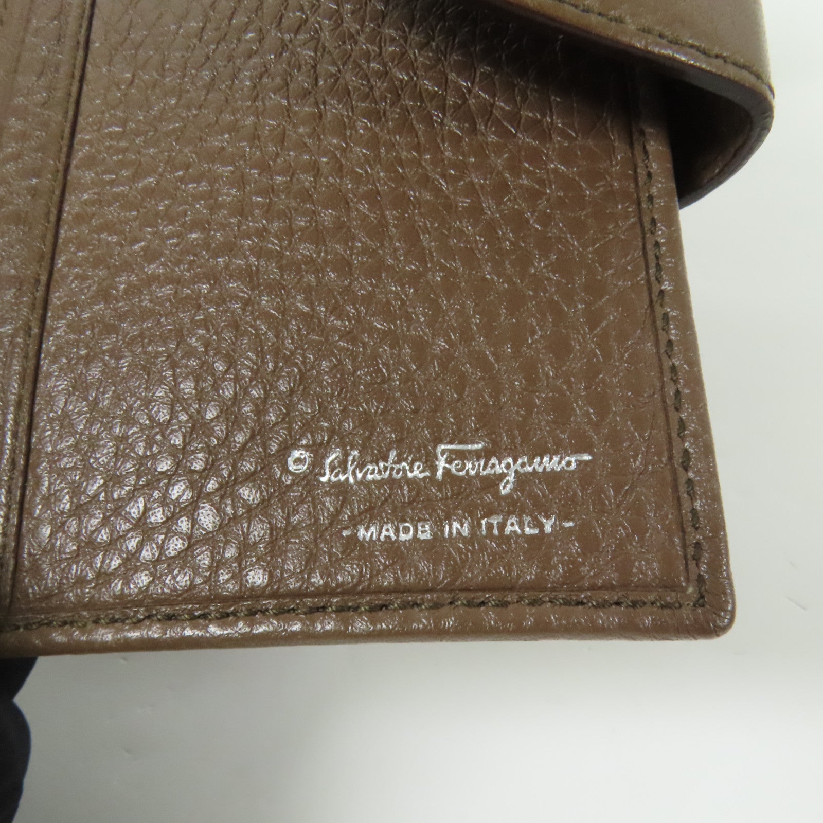 Salvatore Ferragamo 【激減優惠】牛皮皮革Long Bifold Wallet銀扣長錢包
