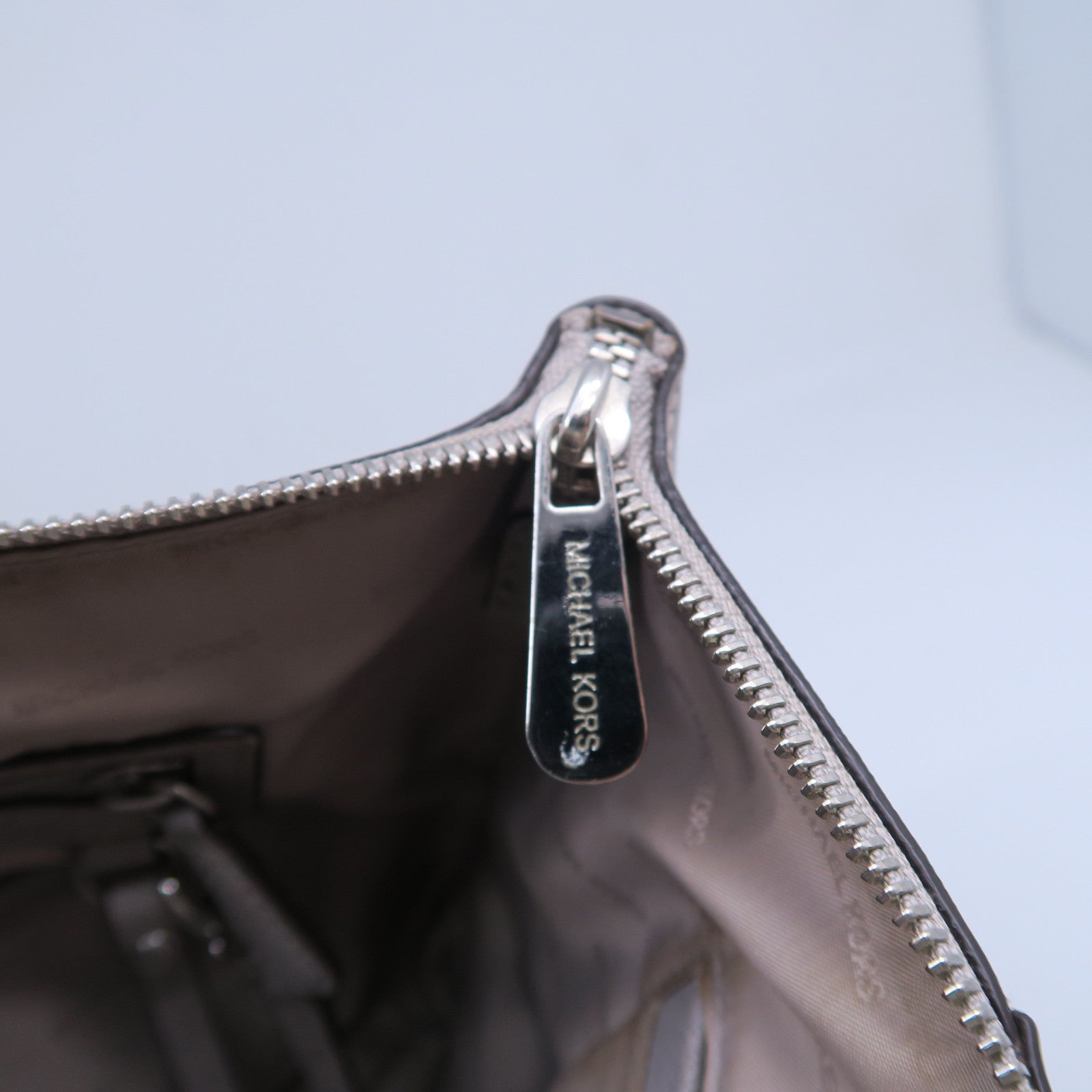 Michael Kors 牛皮皮革Shoulder Bag銀扣肩背袋灰色