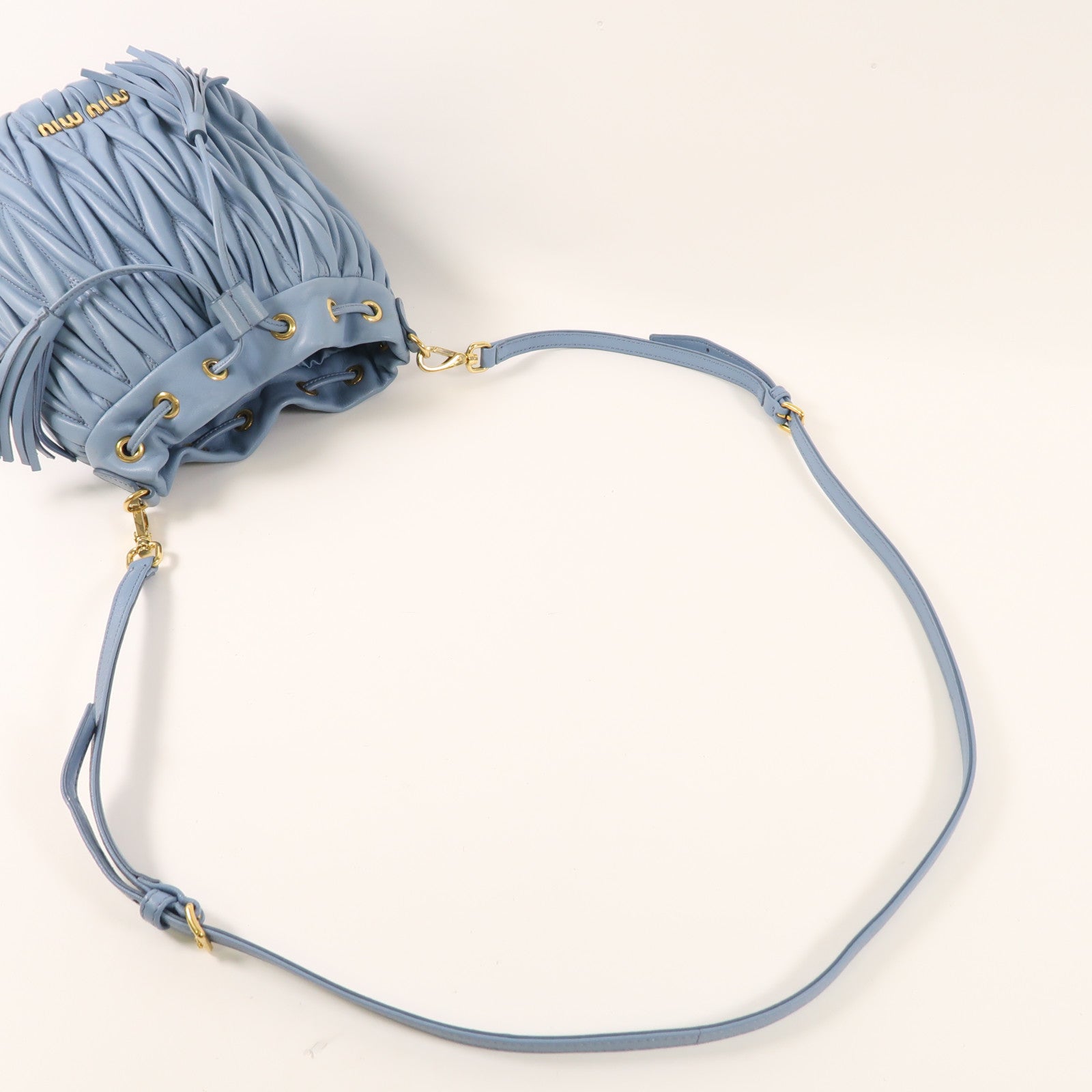 Miu Miu 羊皮皮革Shoulder Bag金扣肩背袋