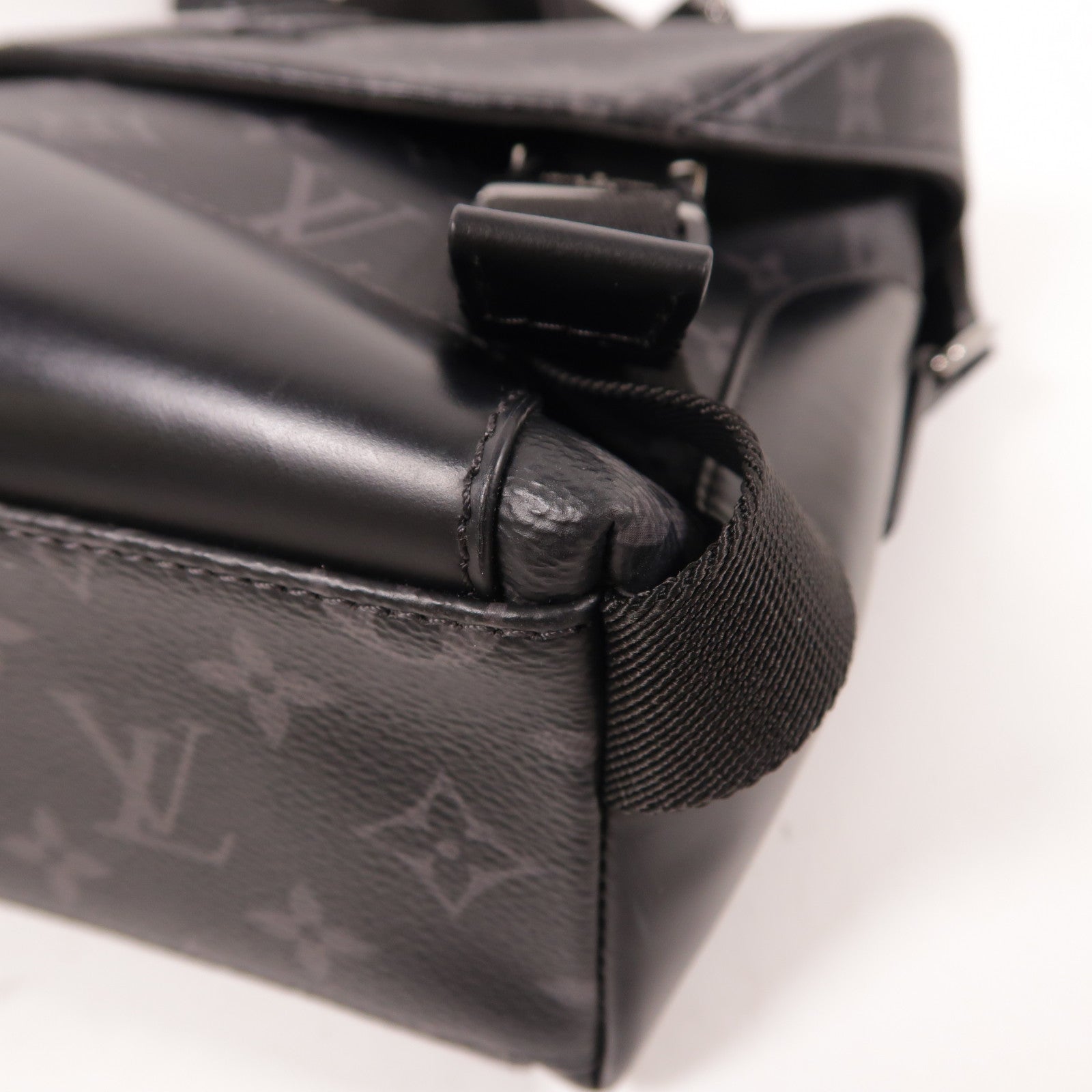 LOUIS VUITTON Monogram Eclipse Messenger PM Voyager銀扣肩背袋