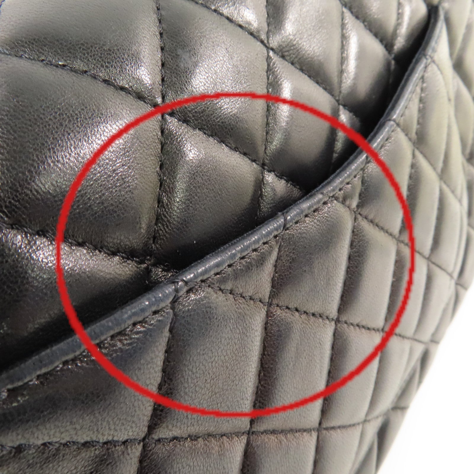 CHANEL 菱格羊皮皮革Medium Ladybug Classic Chain Shoulder Bag銀扣鏈帶肩背袋黑色
