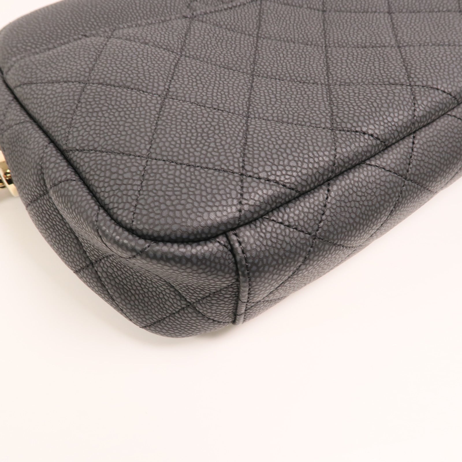 CHANEL 牛皮皮革Carmera Bag金扣鏈帶肩背袋