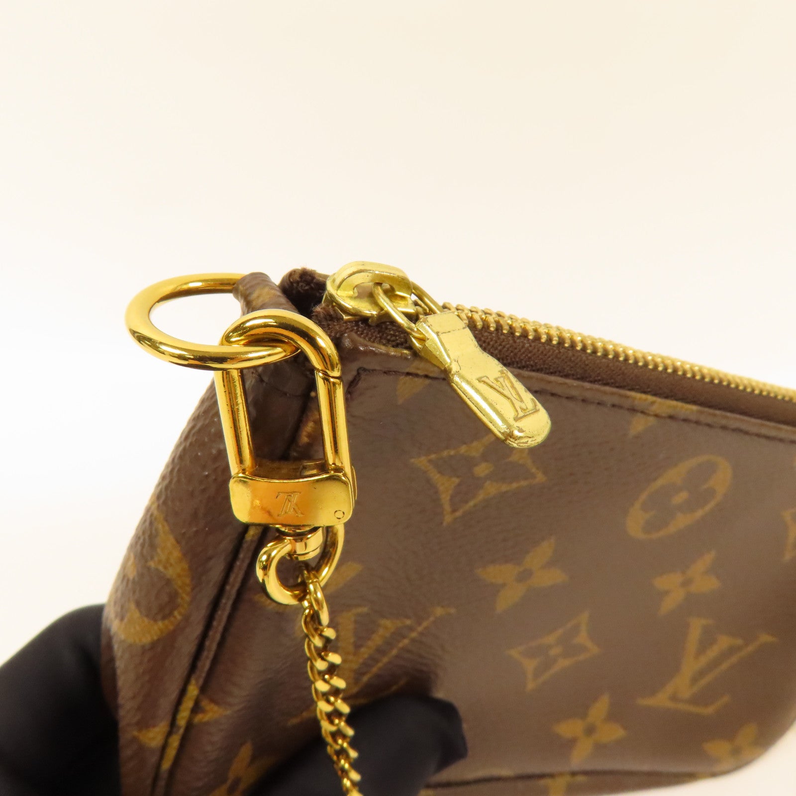 LOUIS VUITTON Monogram Mini Pochette Accessoires金扣手挽袋