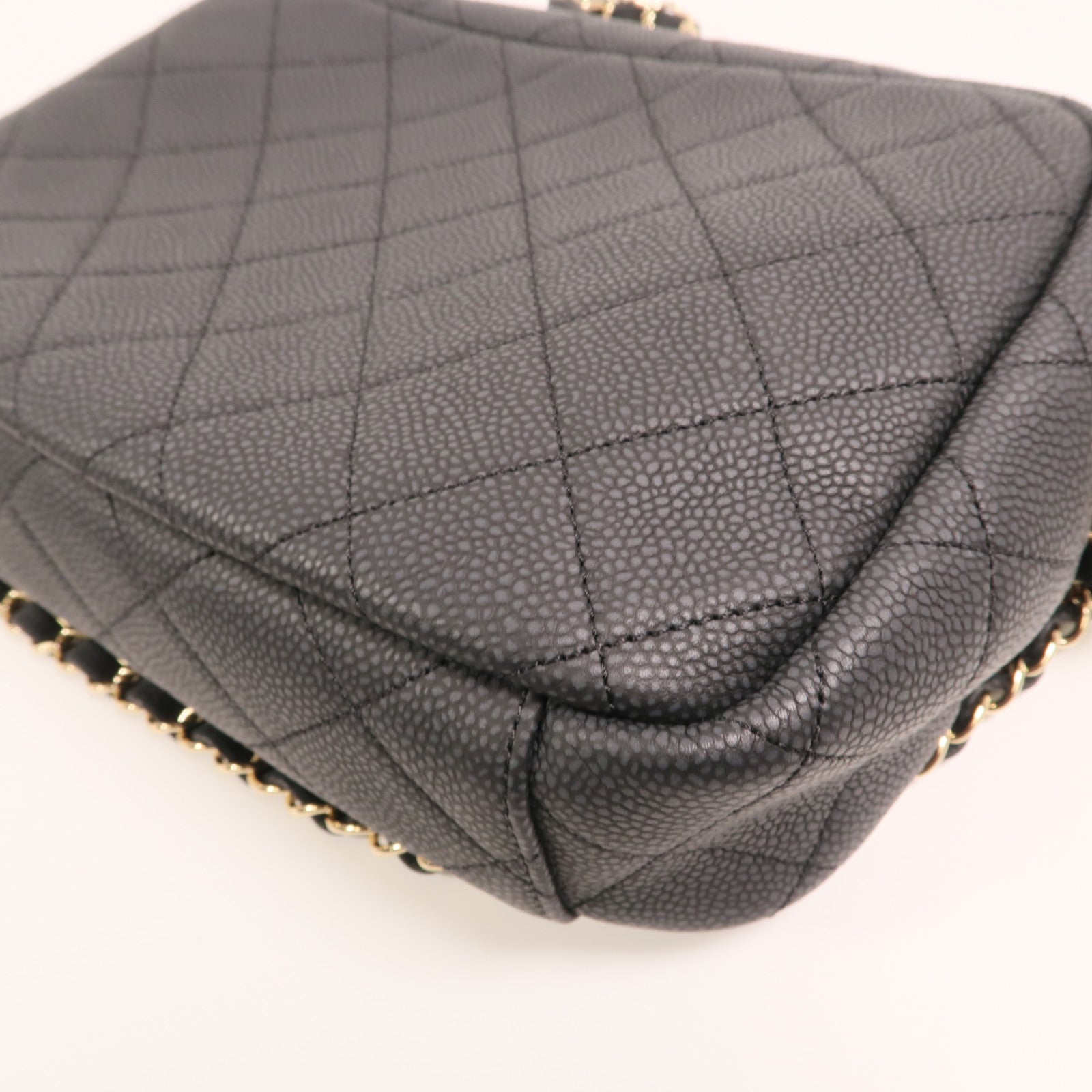 CHANEL 牛皮皮革Carmera Bag金扣鏈帶肩背袋