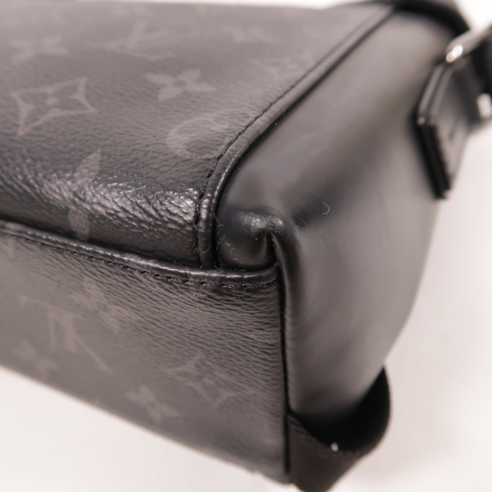 LOUIS VUITTON Monogram Eclipse Messenger PM Voyager銀扣肩背袋