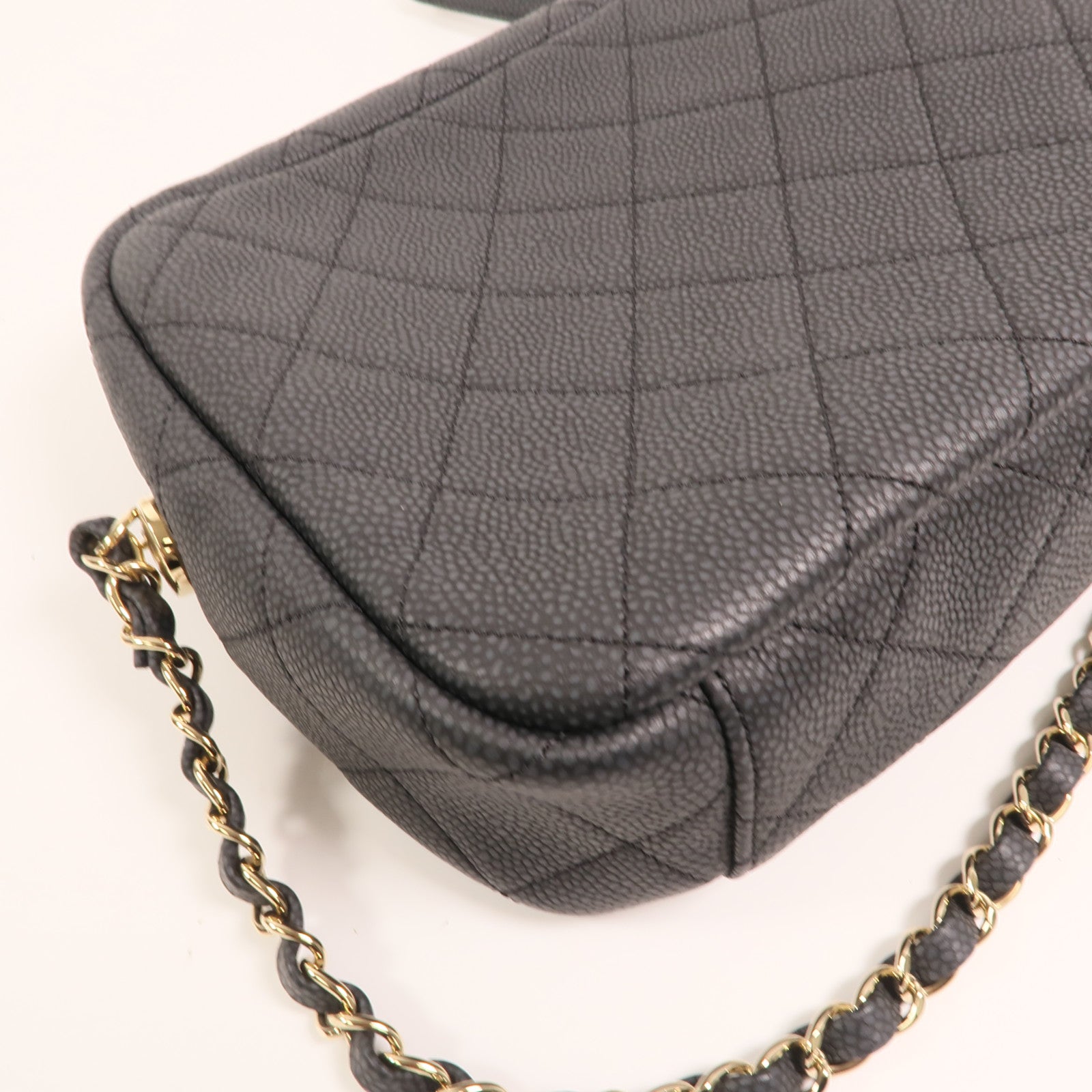 CHANEL 牛皮皮革Carmera Bag金扣鏈帶肩背袋