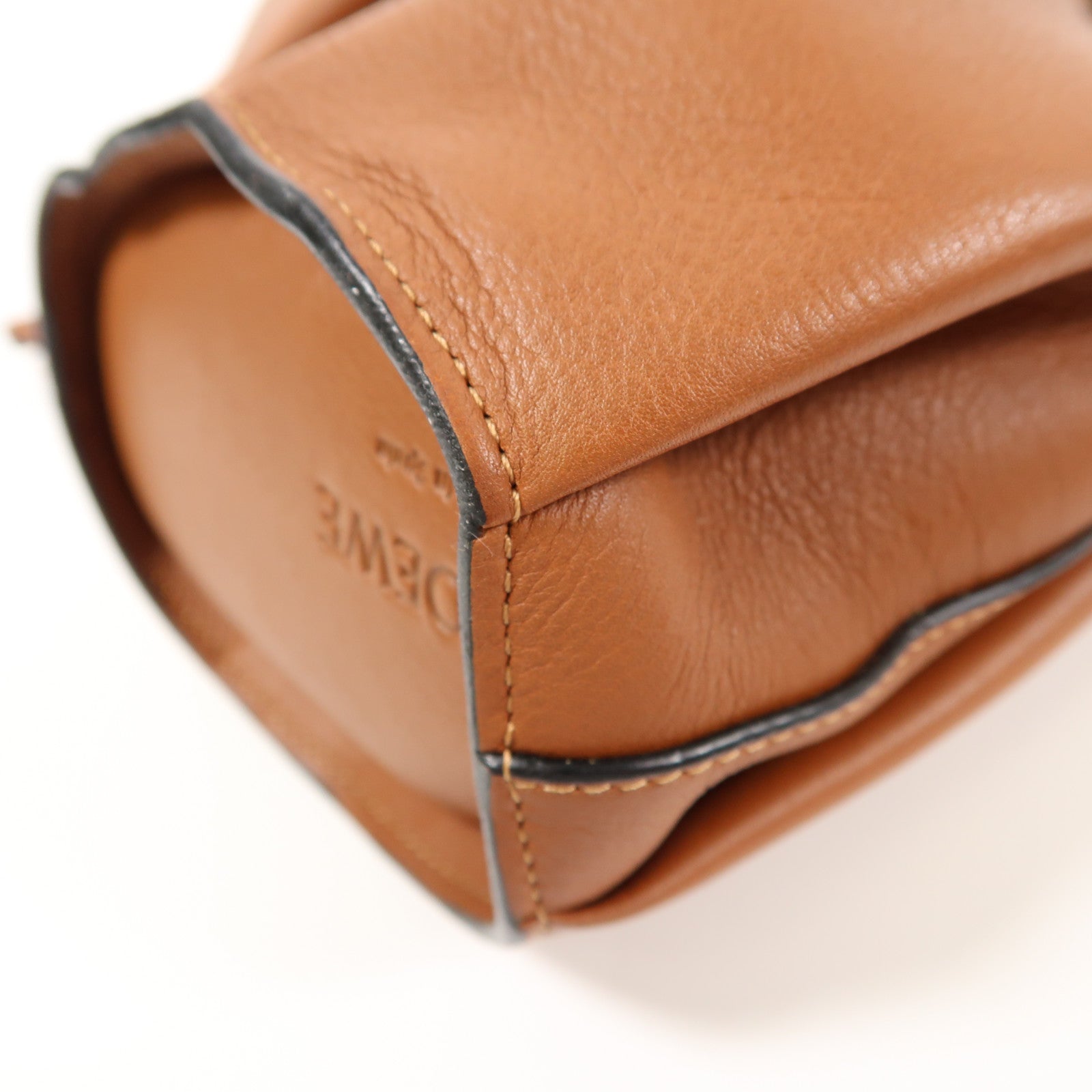LOEWE 牛皮皮革Elephant Bag銀扣肩背袋