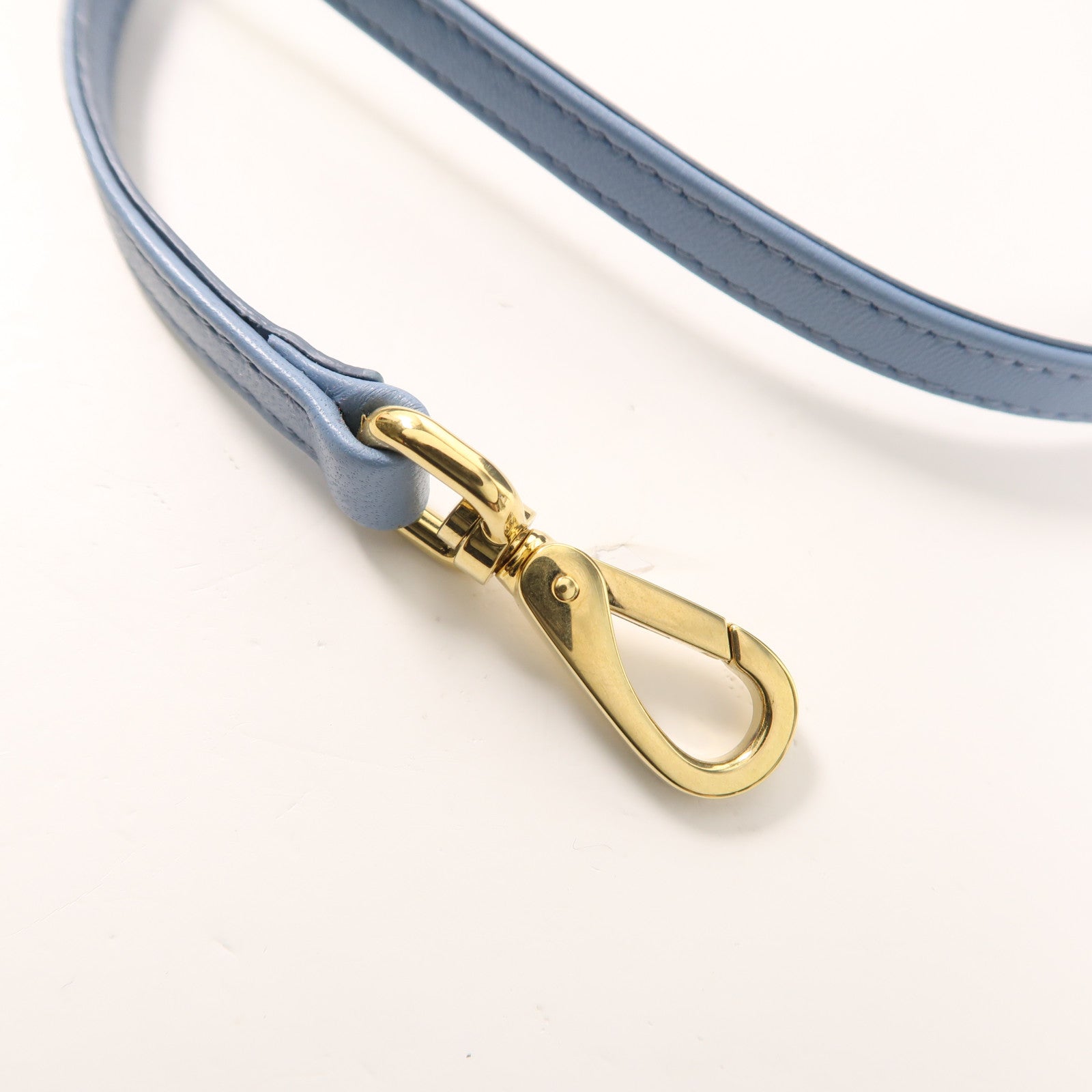 Miu Miu 羊皮皮革Shoulder Bag金扣肩背袋