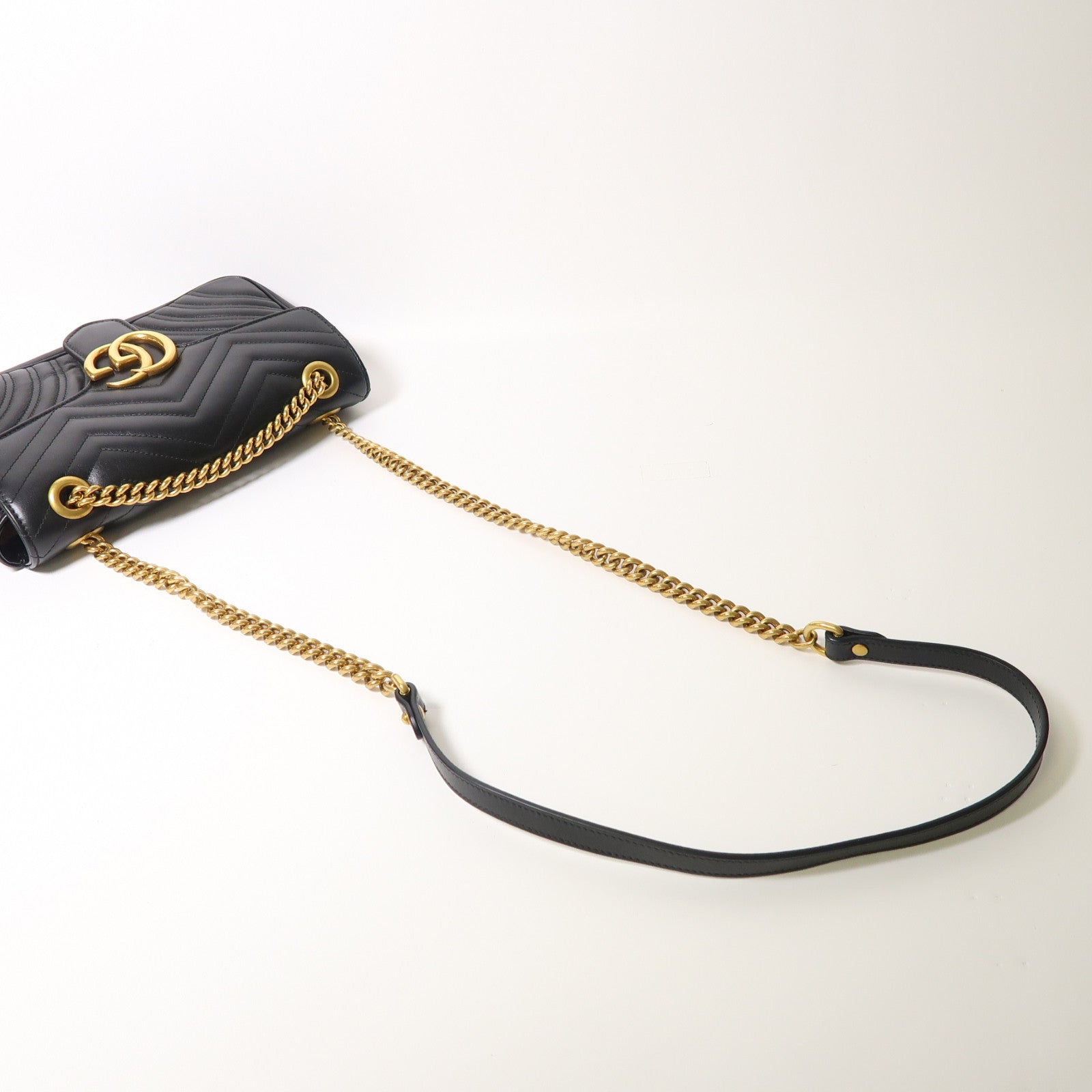 GUCCI 牛皮皮革GG Marmont金扣鏈帶肩背袋黑色