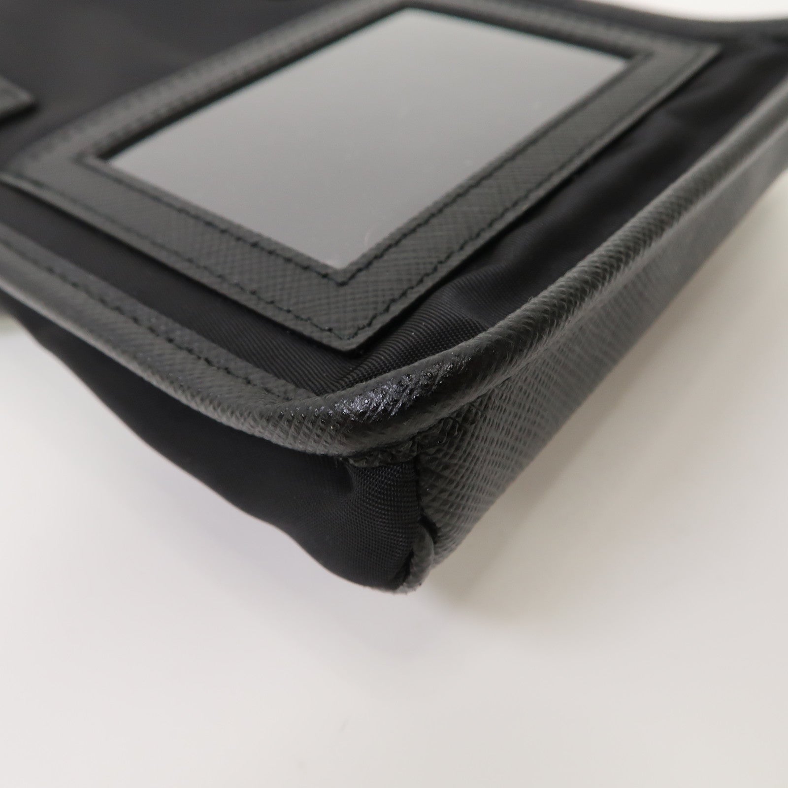 PRADA Saffiano皮革/尼龍Smartphone Case銀扣肩背袋黑色