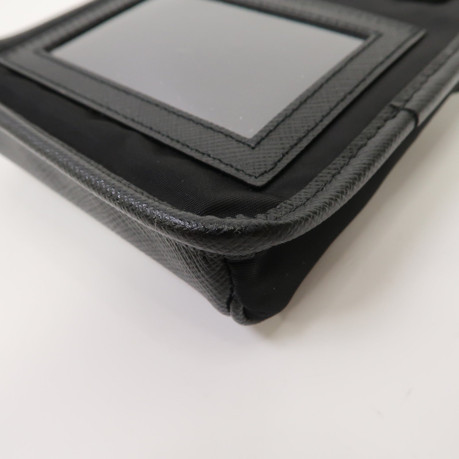 PRADA Saffiano皮革/尼龍Smartphone Case銀扣肩背袋黑色