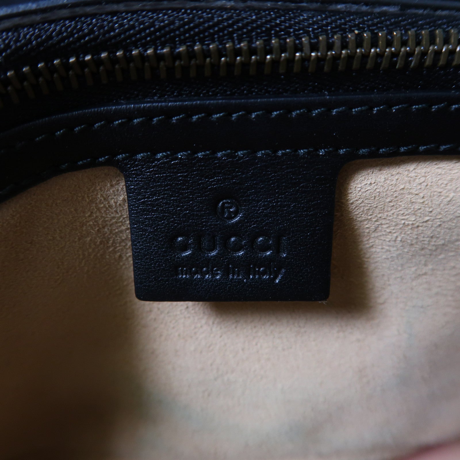 GUCCI 牛皮皮革GG Marmont金扣鏈帶肩背袋黑色