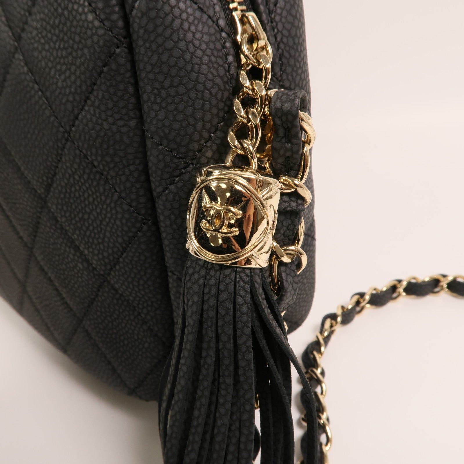 CHANEL 牛皮皮革Carmera Bag金扣鏈帶肩背袋