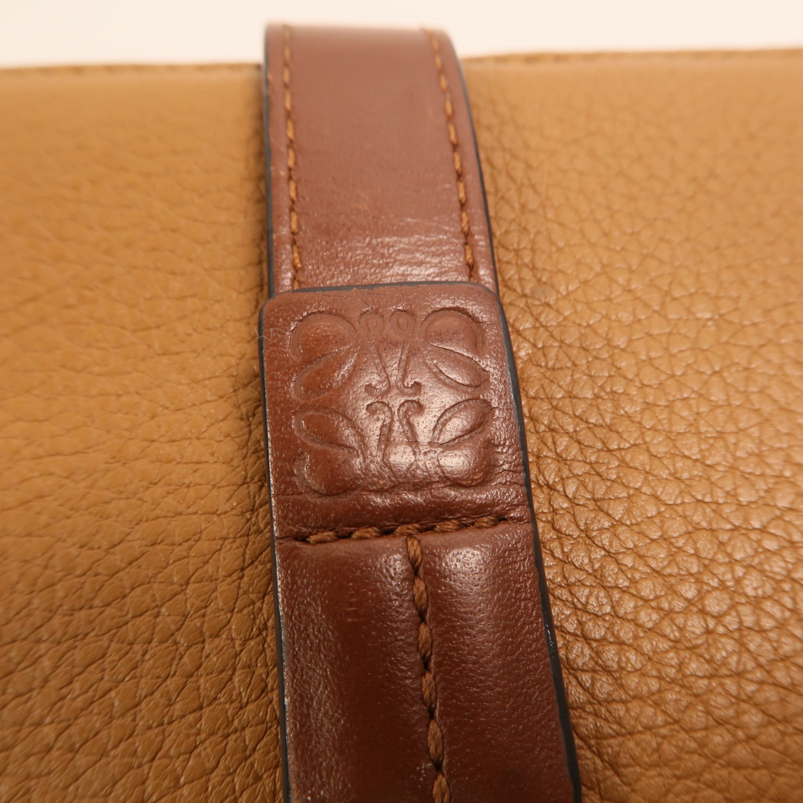 LOEWE 牛皮皮革Large Vertical Wallet銀扣長錢包