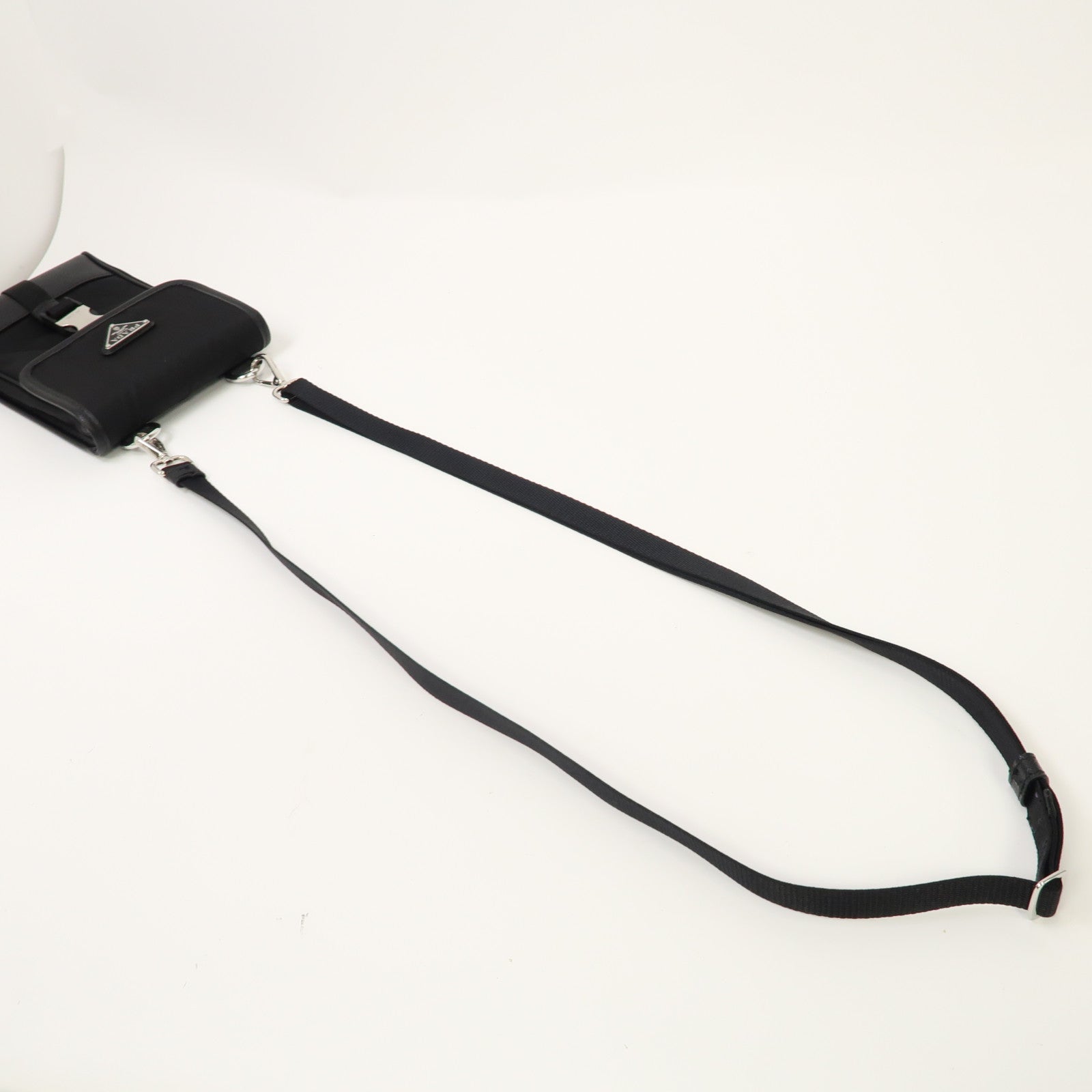 PRADA Saffiano皮革/尼龍Smartphone Case銀扣肩背袋黑色
