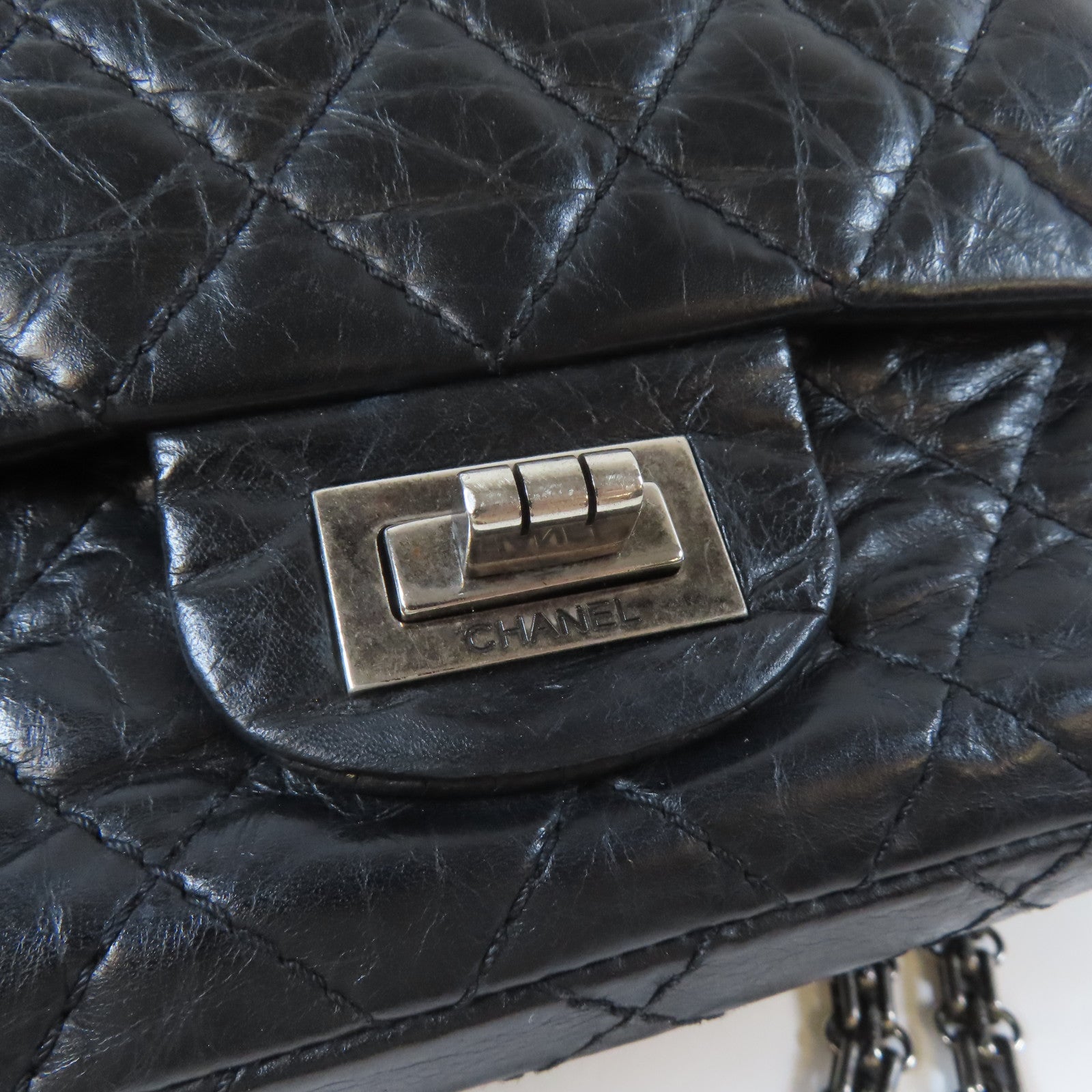 CHANEL 菱格牛皮皮革2.55 Chain Shoulder Bag黑扣鏈帶肩背袋黑色
