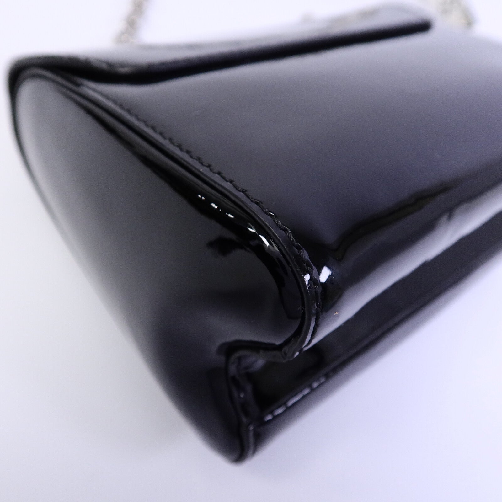 LOUIS VUITTON 漆皮皮革Twist PM鏈帶肩背袋