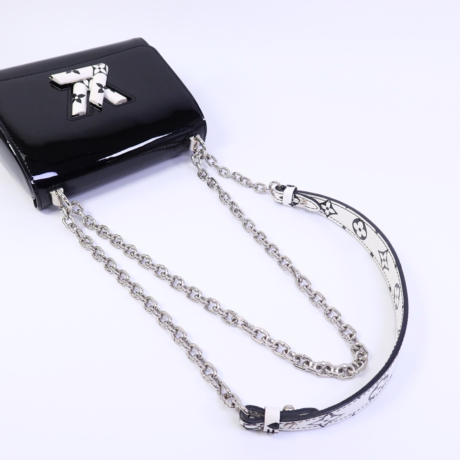 LOUIS VUITTON 漆皮皮革Twist PM鏈帶肩背袋