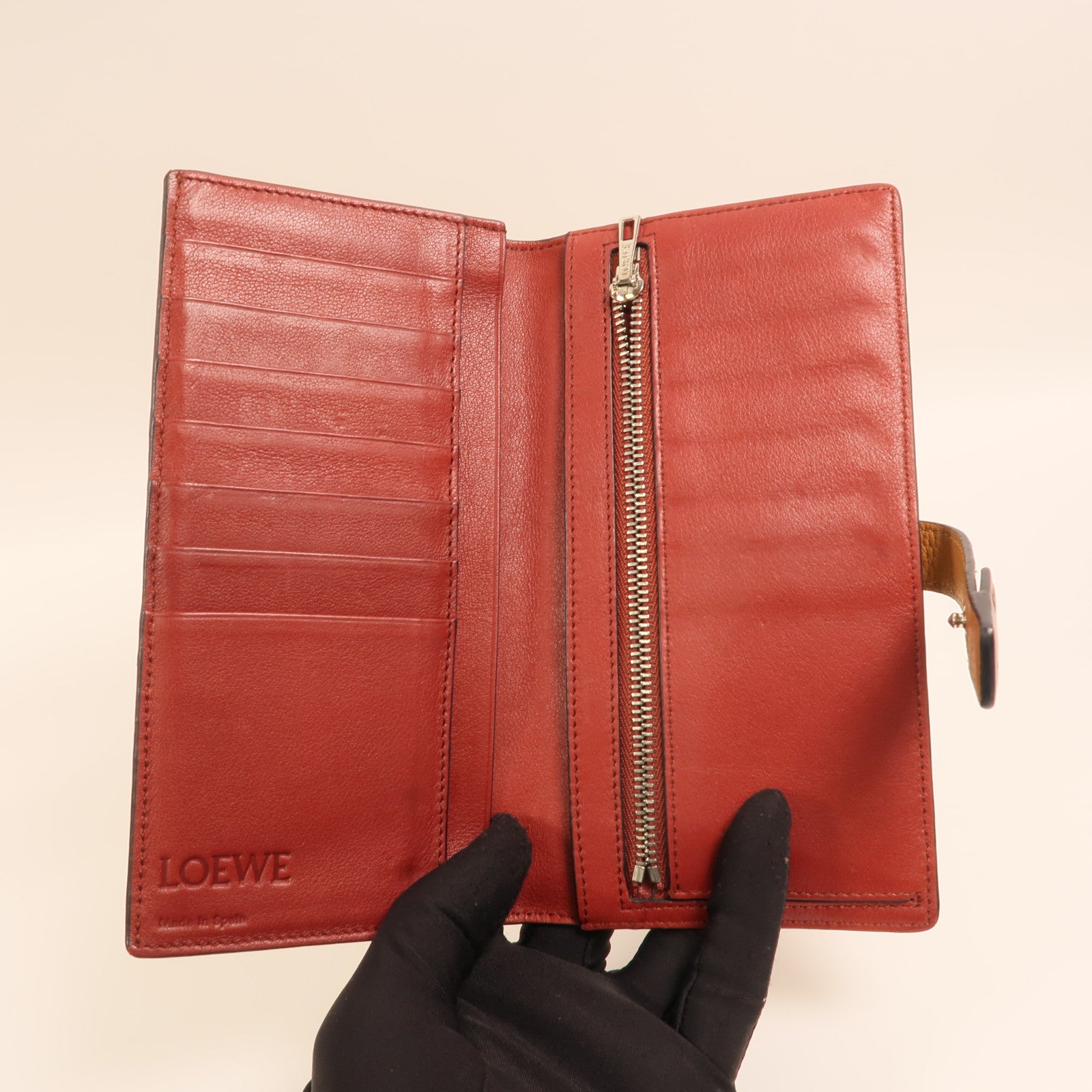 LOEWE 牛皮皮革Large Vertical Wallet銀扣長錢包