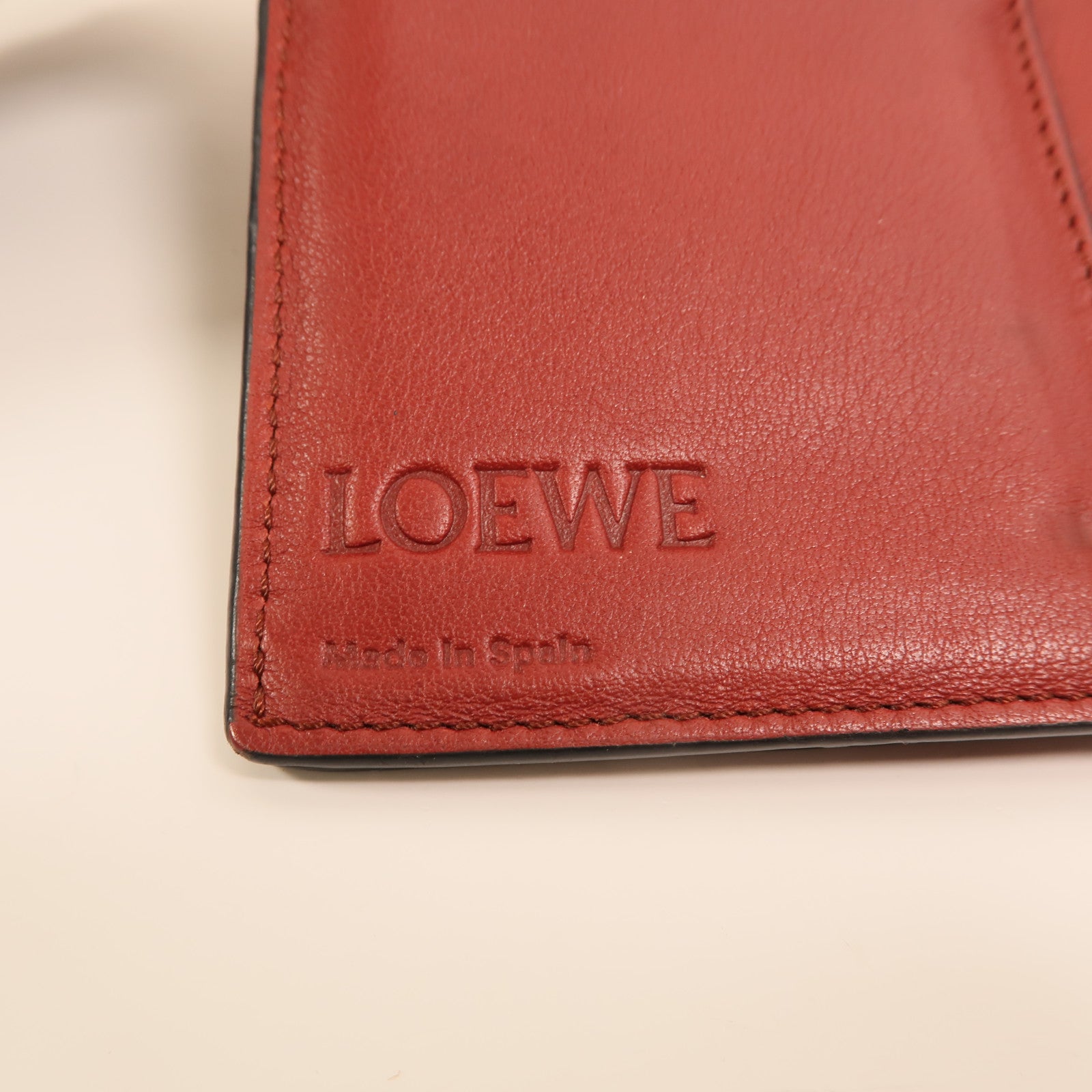 LOEWE 牛皮皮革Large Vertical Wallet銀扣長錢包