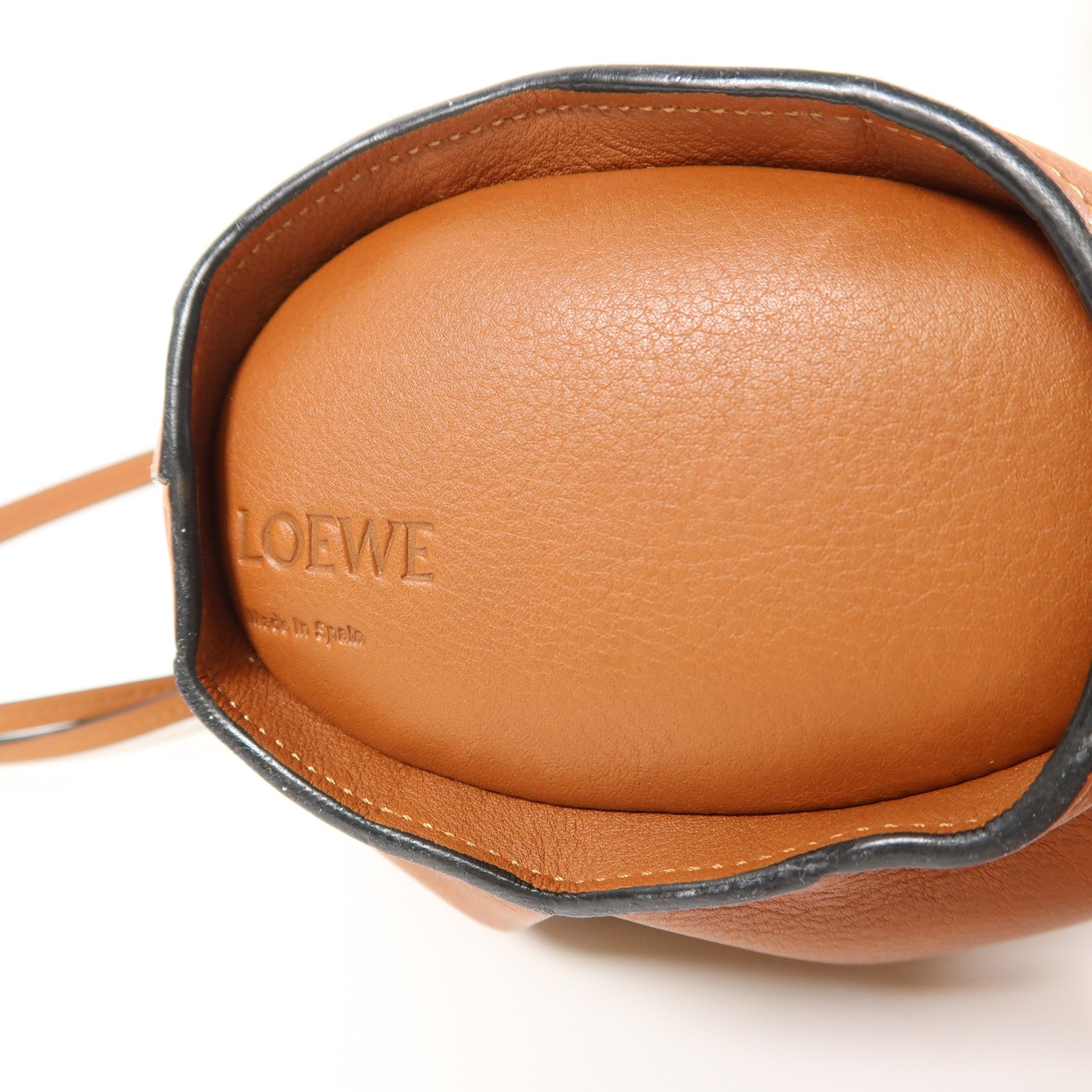 LOEWE 牛皮皮革Elephant Bag銀扣肩背袋